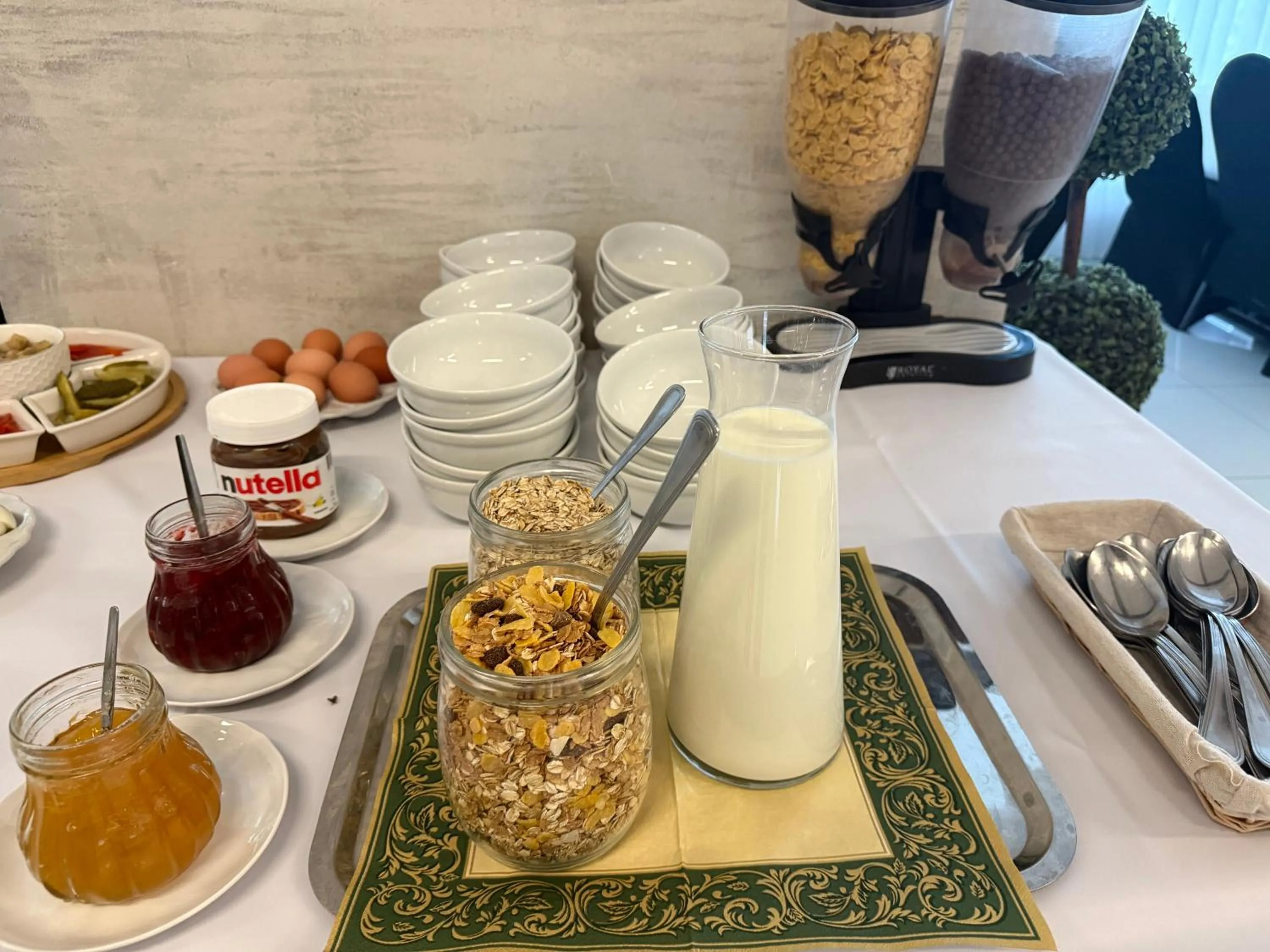 Food and drinks in Hotel Junior 2