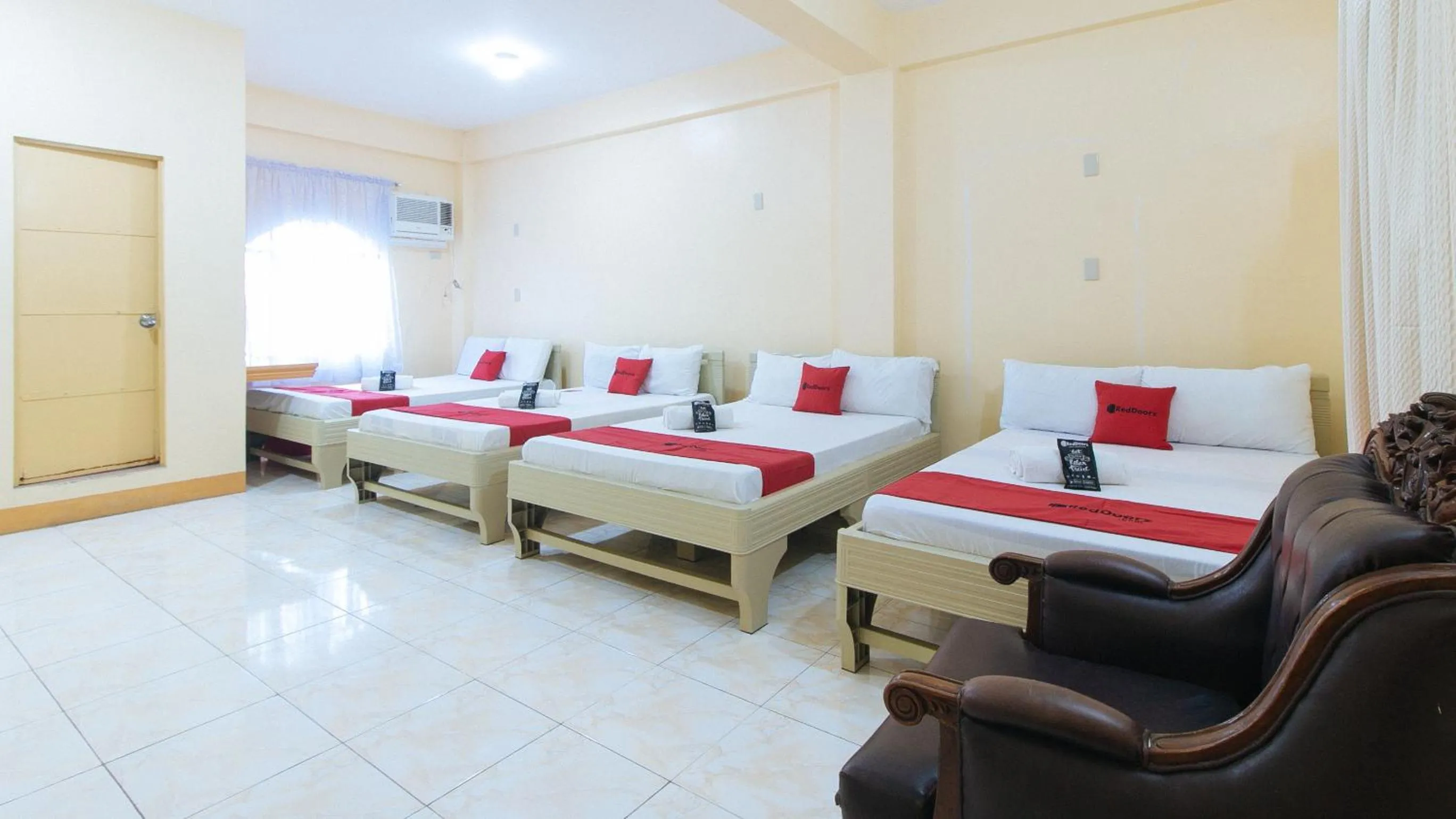 Bed in RedDoorz @ Goldland Spring Resort Urdaneta City