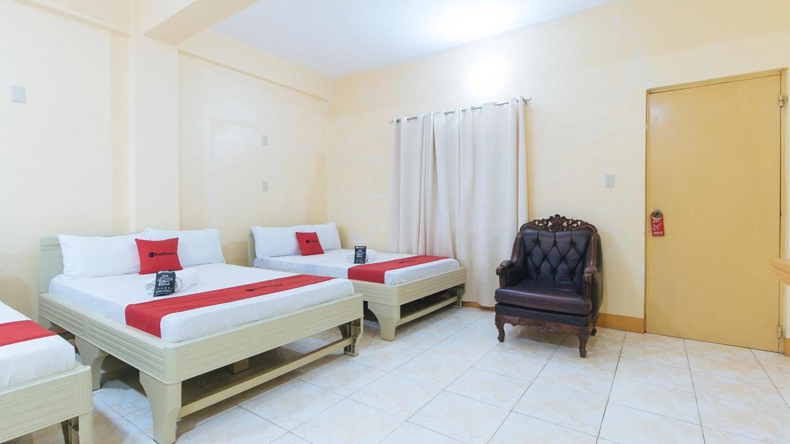 Bed in RedDoorz @ Goldland Spring Resort Urdaneta City