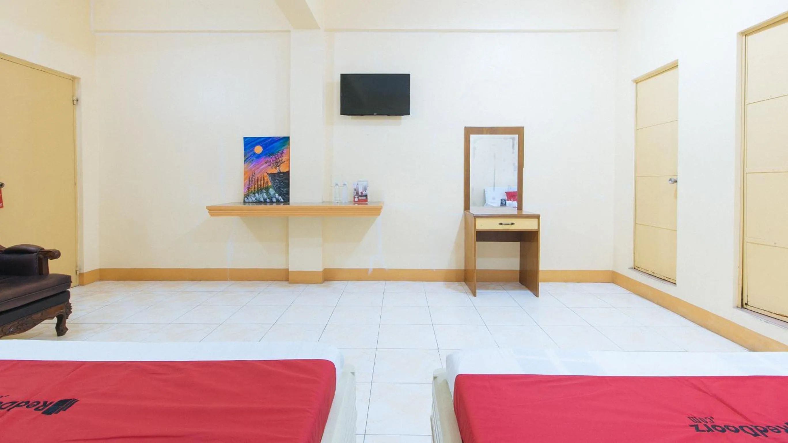 Bed in RedDoorz @ Goldland Spring Resort Urdaneta City