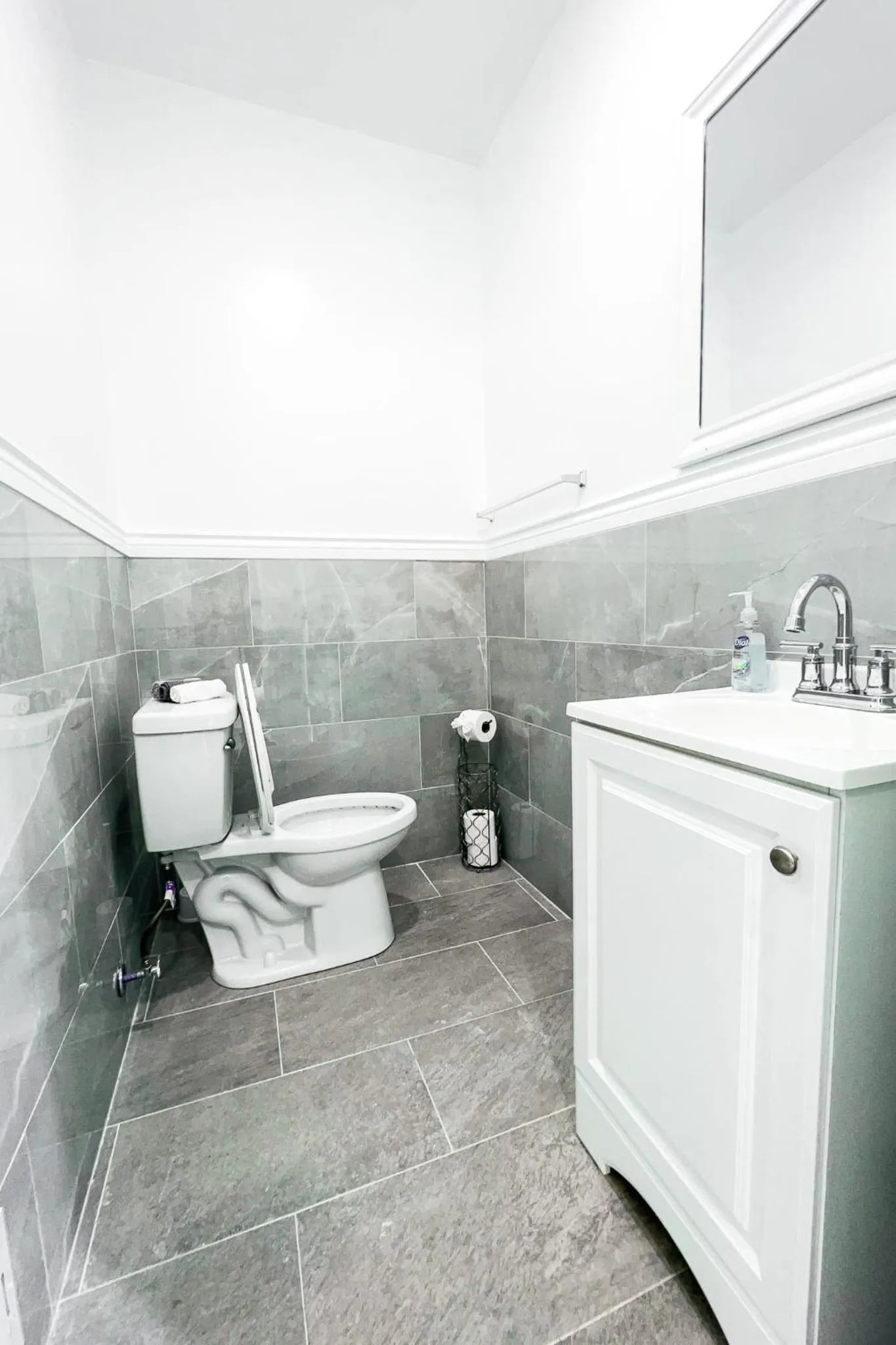 2 Homes, 1 Stay-7BR Niagara Falls Compound