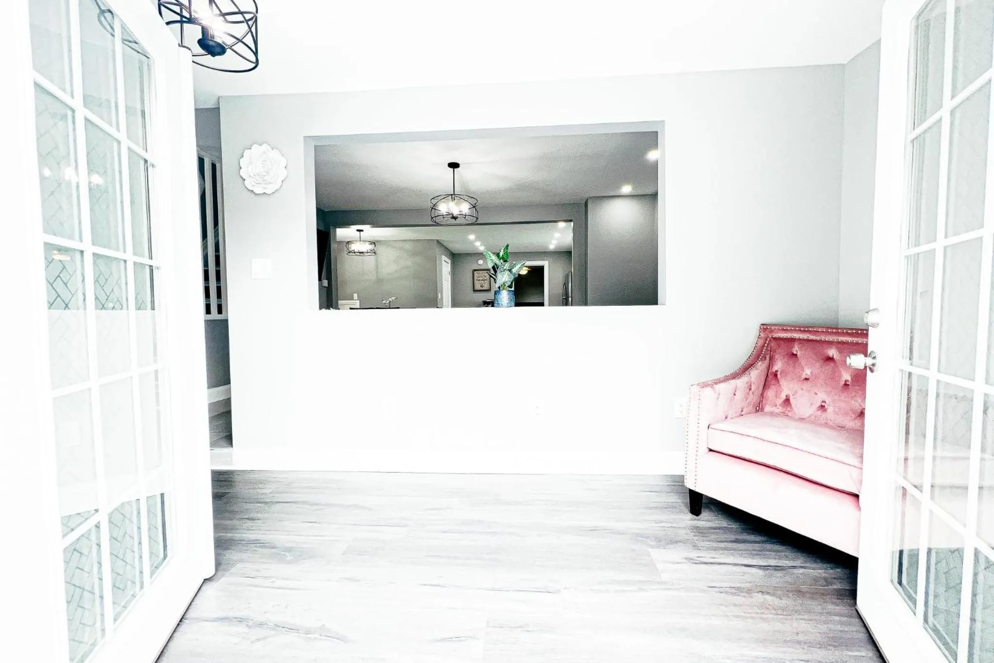 Bed in 2 Homes, 1 Stay-7BR Niagara Falls Compound