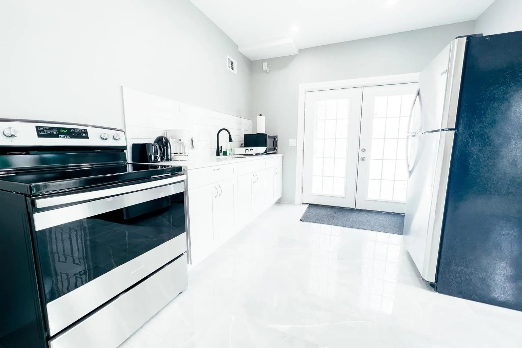 2 Homes, 1 Stay-7BR Niagara Falls Compound