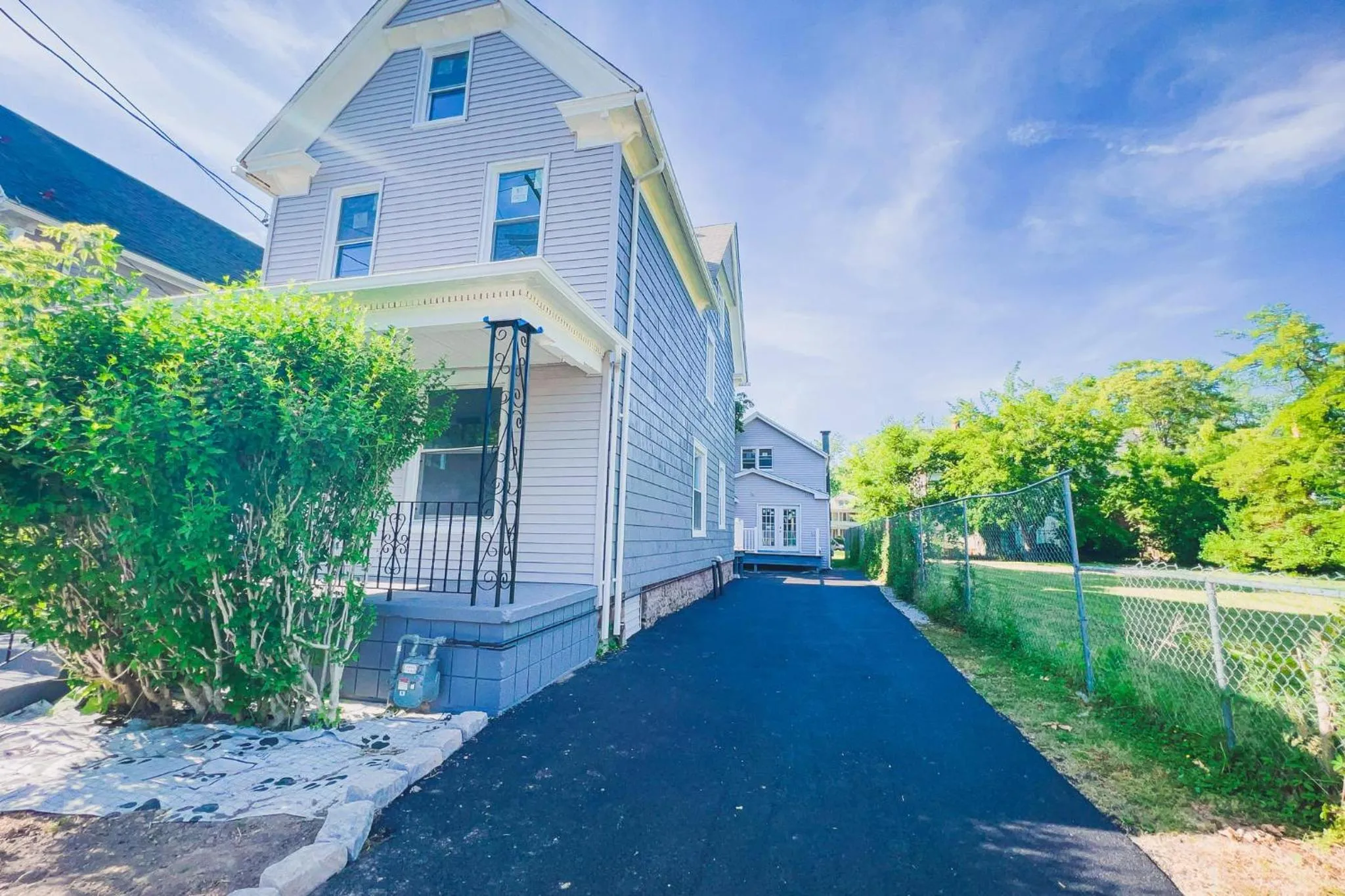 2 Homes, 1 Stay-7BR Niagara Falls Compound