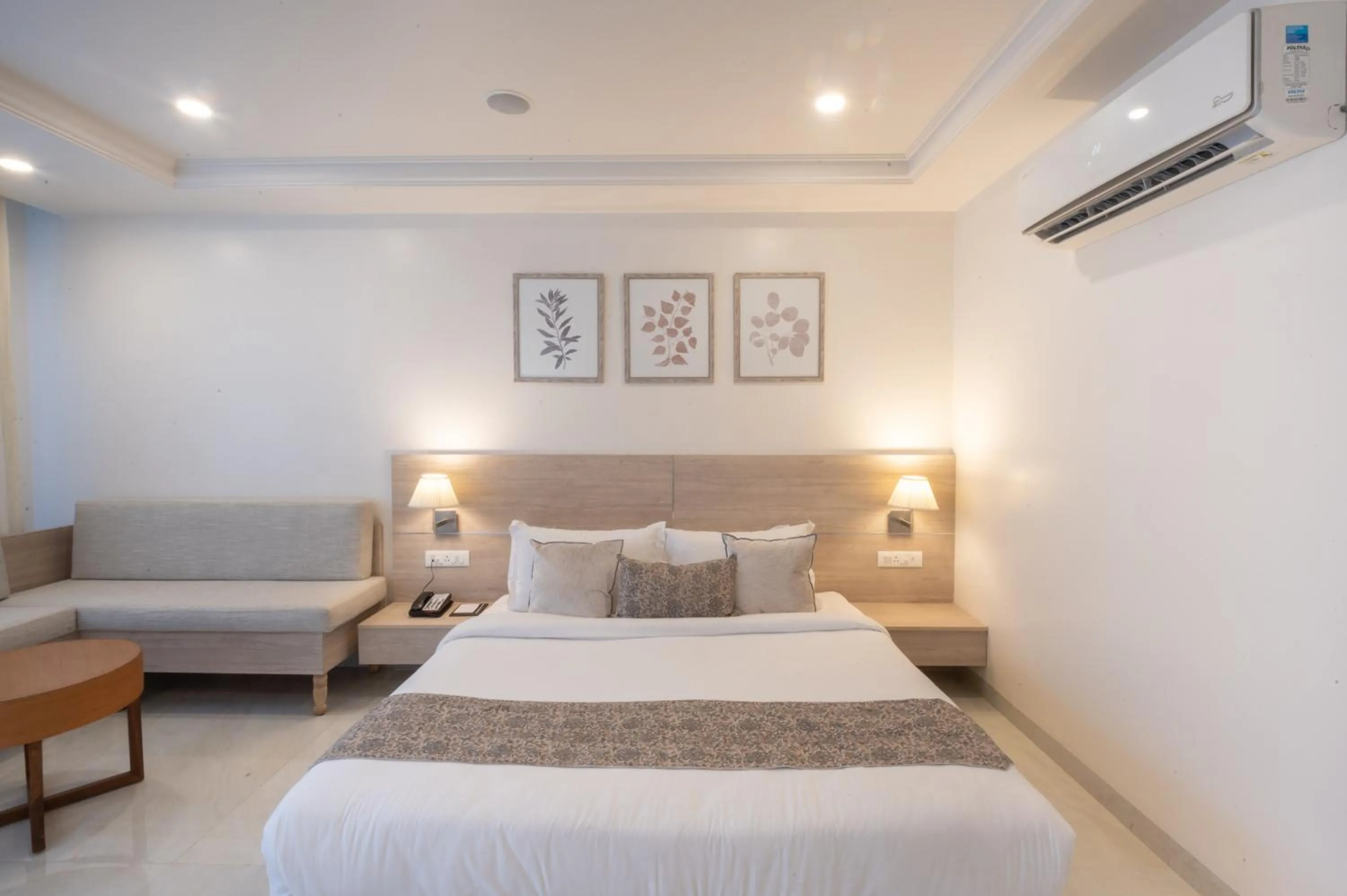 Bedroom, Bed in Terrakotta Rishikesh