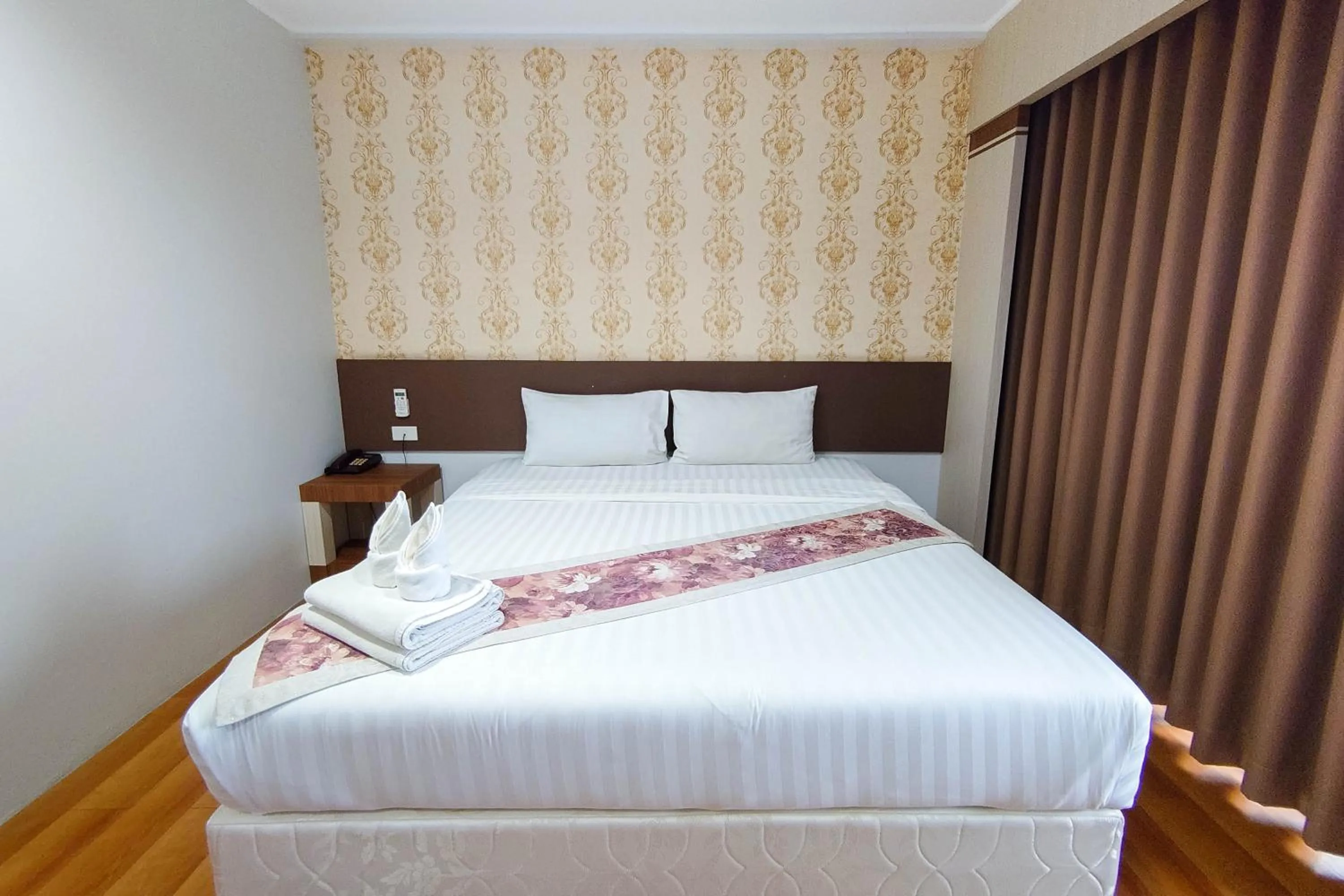 Bed in Perfectroom Mansion