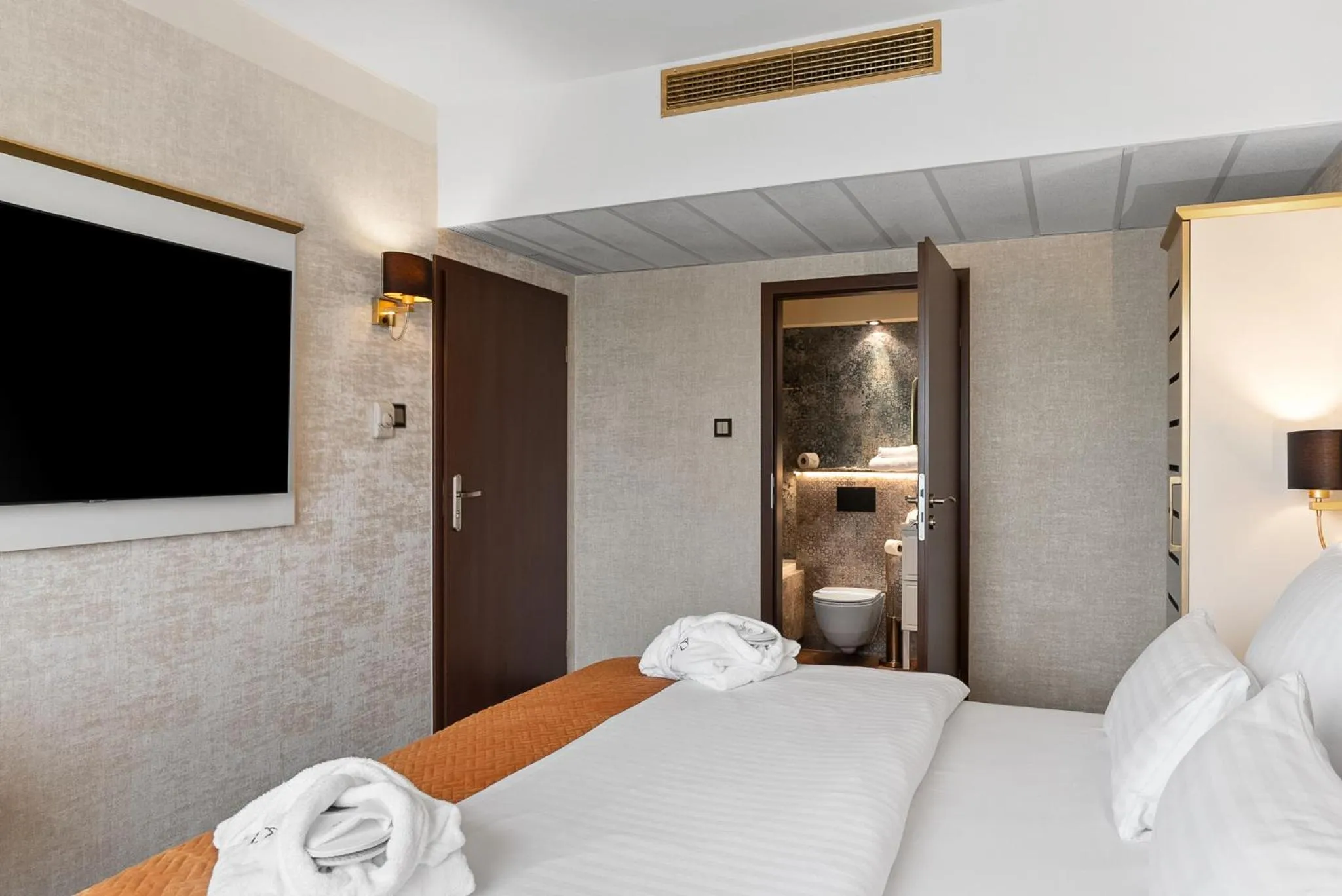 Photo of the whole room, Bed in Park Hotel Diament Katowice