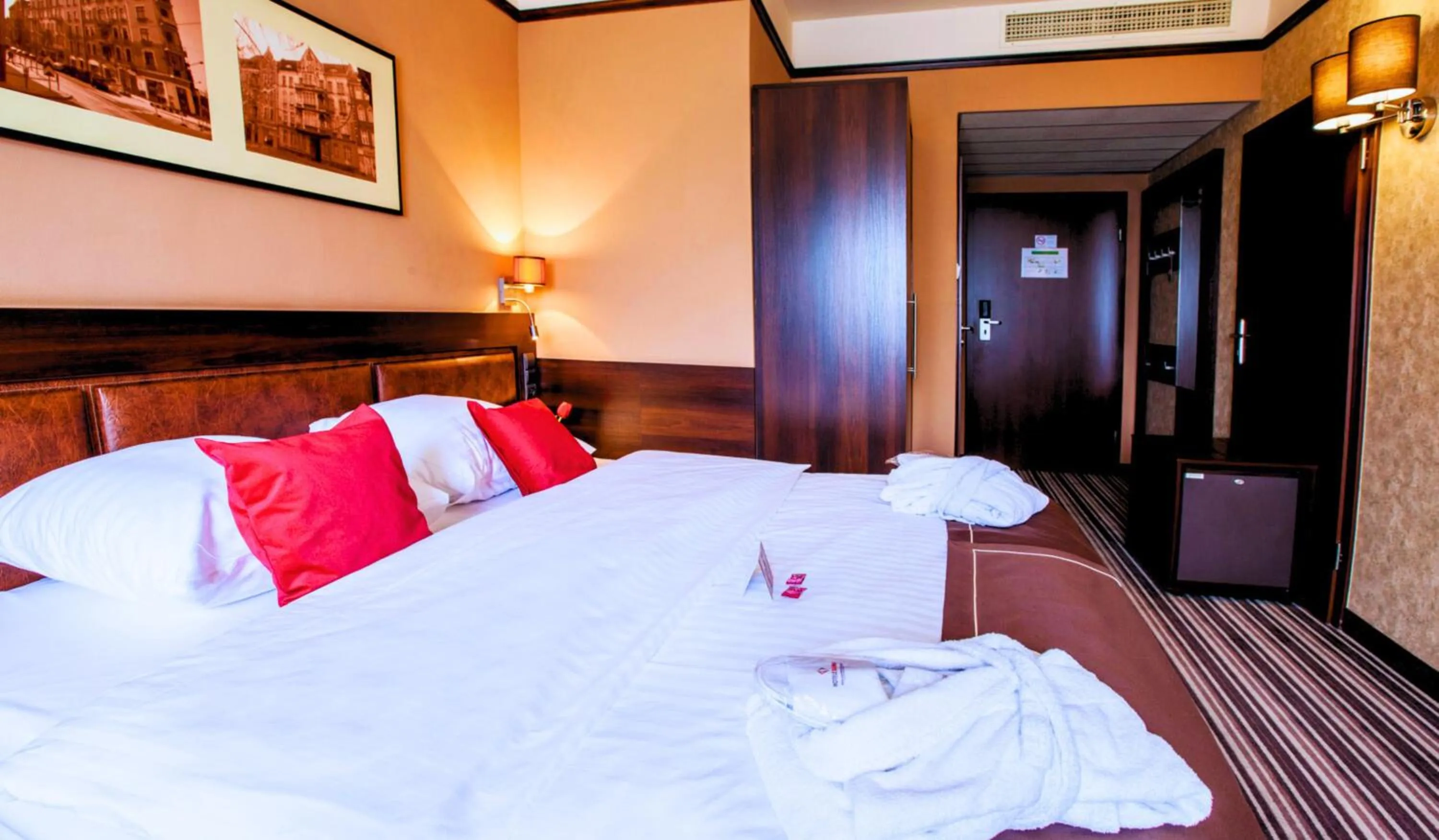 Photo of the whole room, Bed in Park Hotel Diament Katowice