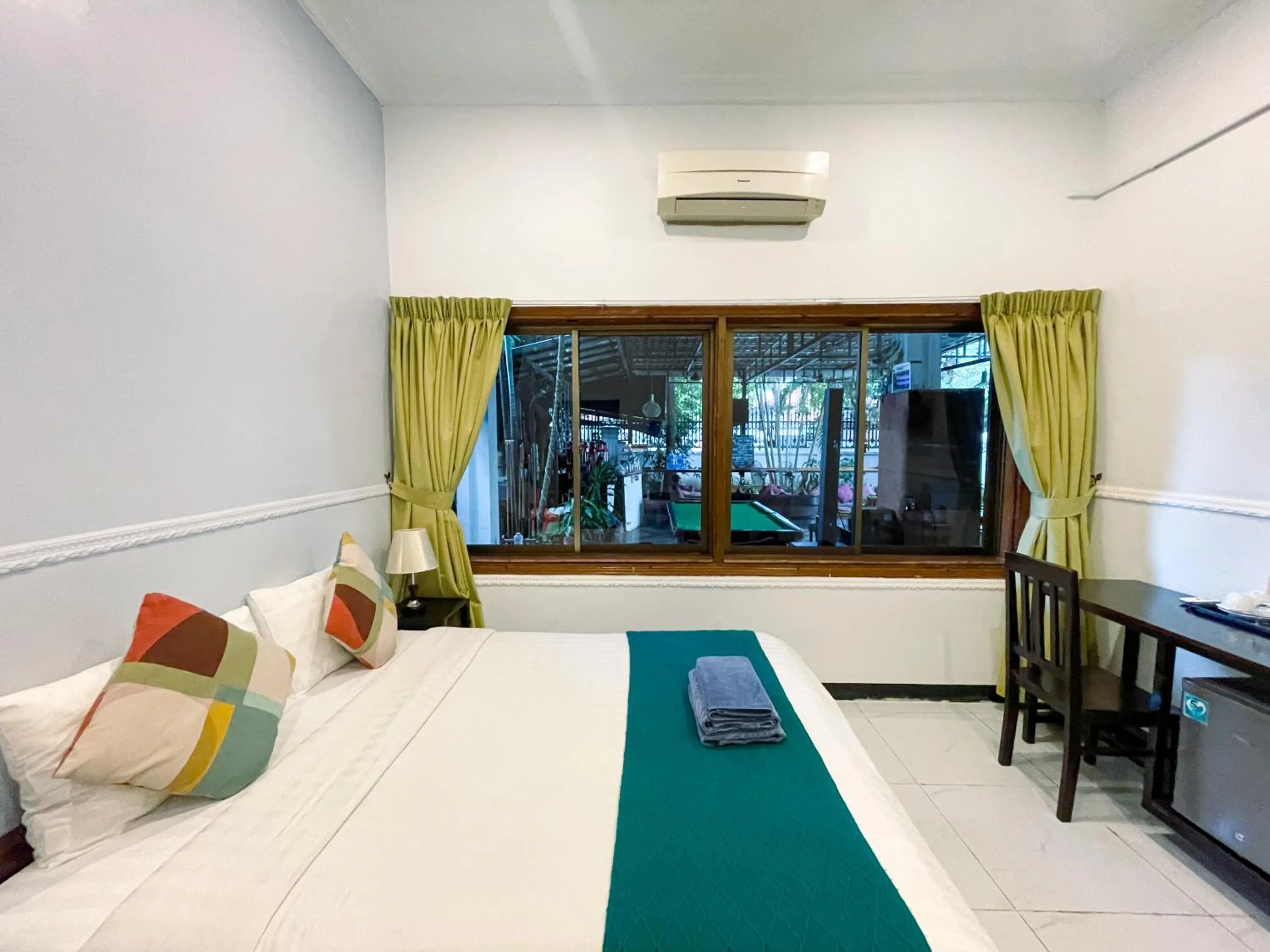 Bedroom, Bed in Birdcage Boutique