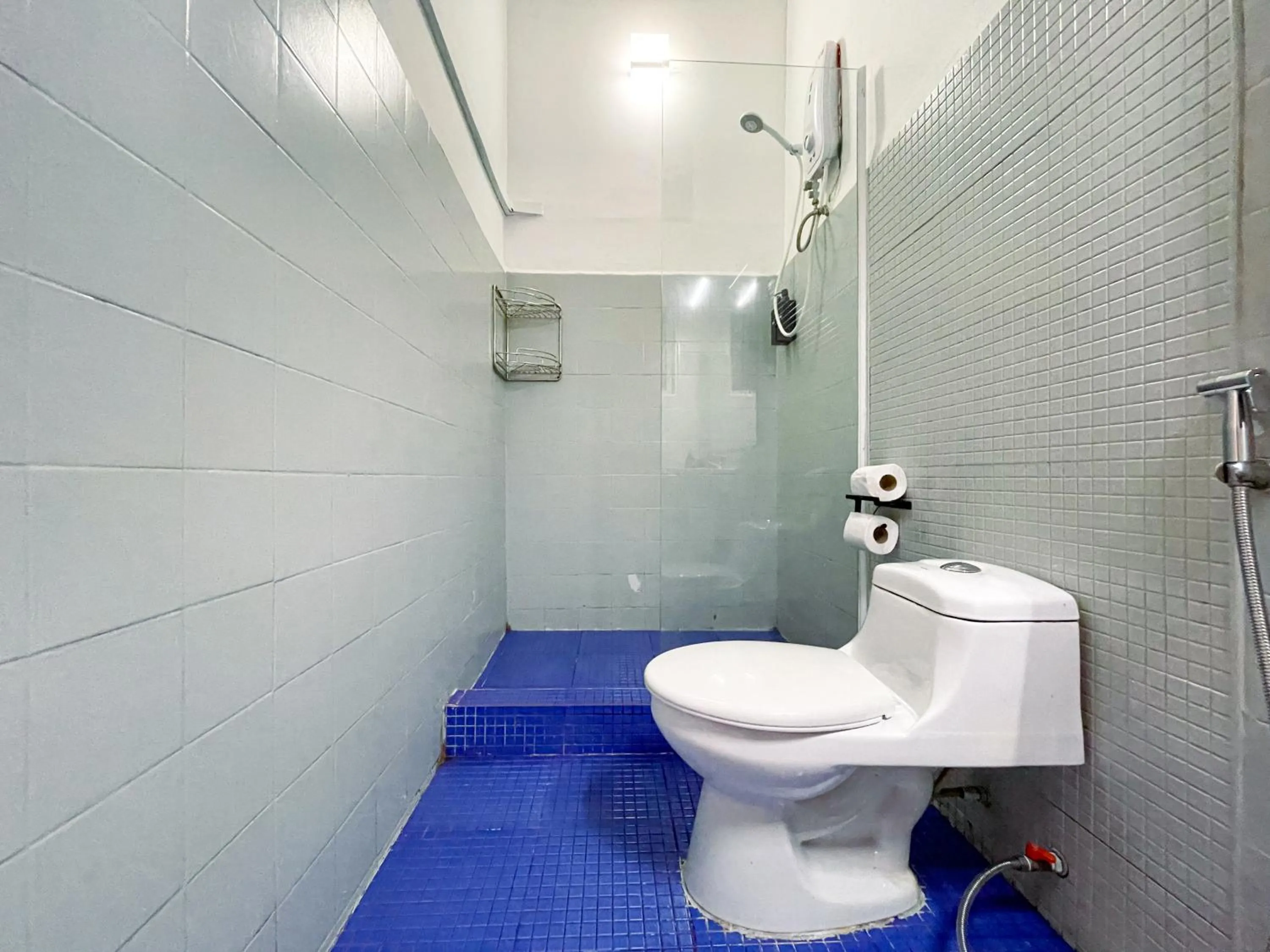 Bathroom in Birdcage Boutique