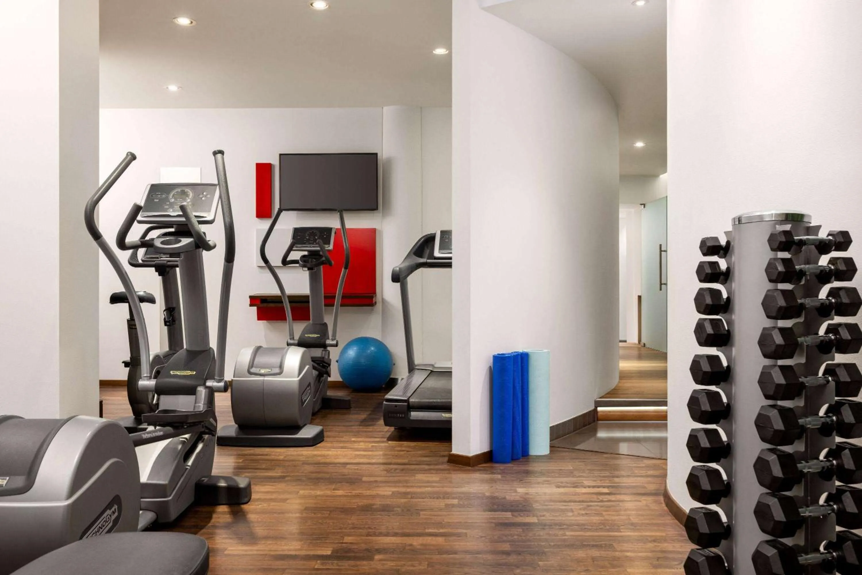 Fitness centre/facilities in Vienna House by Wyndham Andel's Cracow
