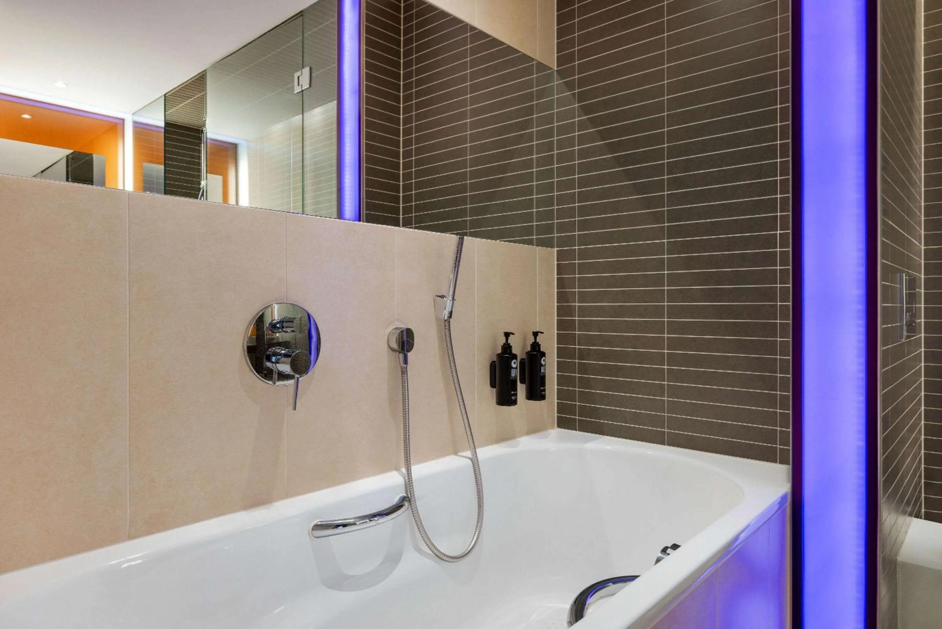 TV and multimedia in Vienna House by Wyndham Andel's Cracow