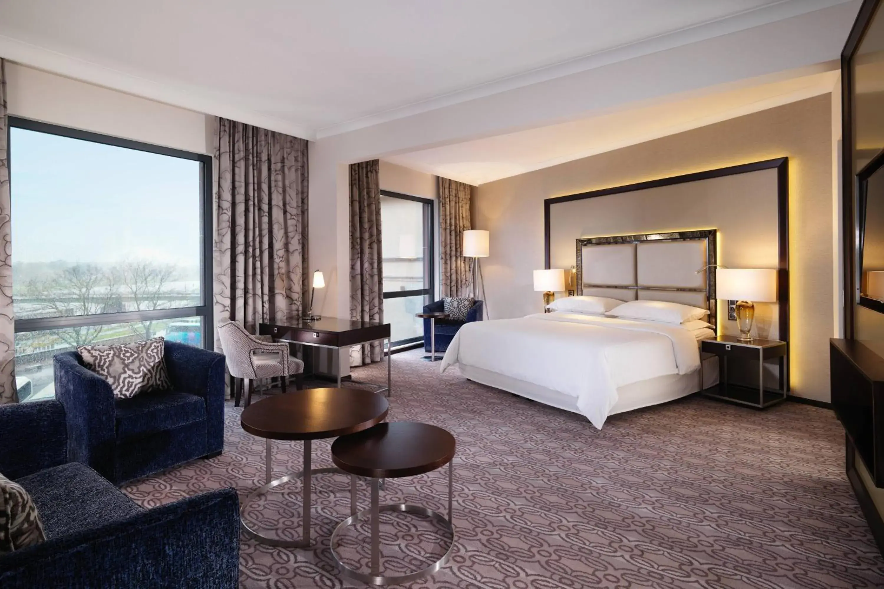 Deluxe Suite, Club lounge access, 1 Bedroom Suite, 1 King in Sheraton Grand Krakow Deluxe Suite, Club lounge access, 1 Bedroom Suite, 1 King in Sheraton Grand Krakow