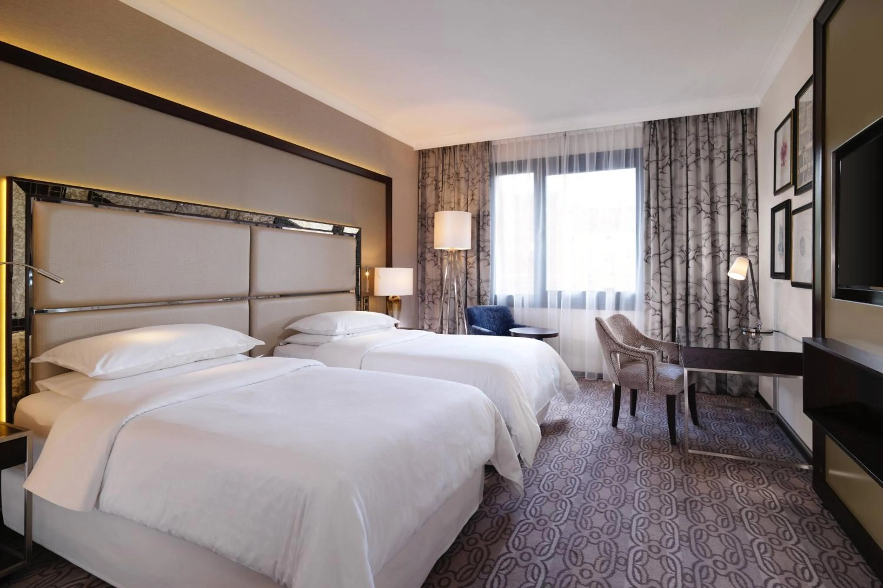 Photo of the whole room, Bed in Sheraton Grand Krakow