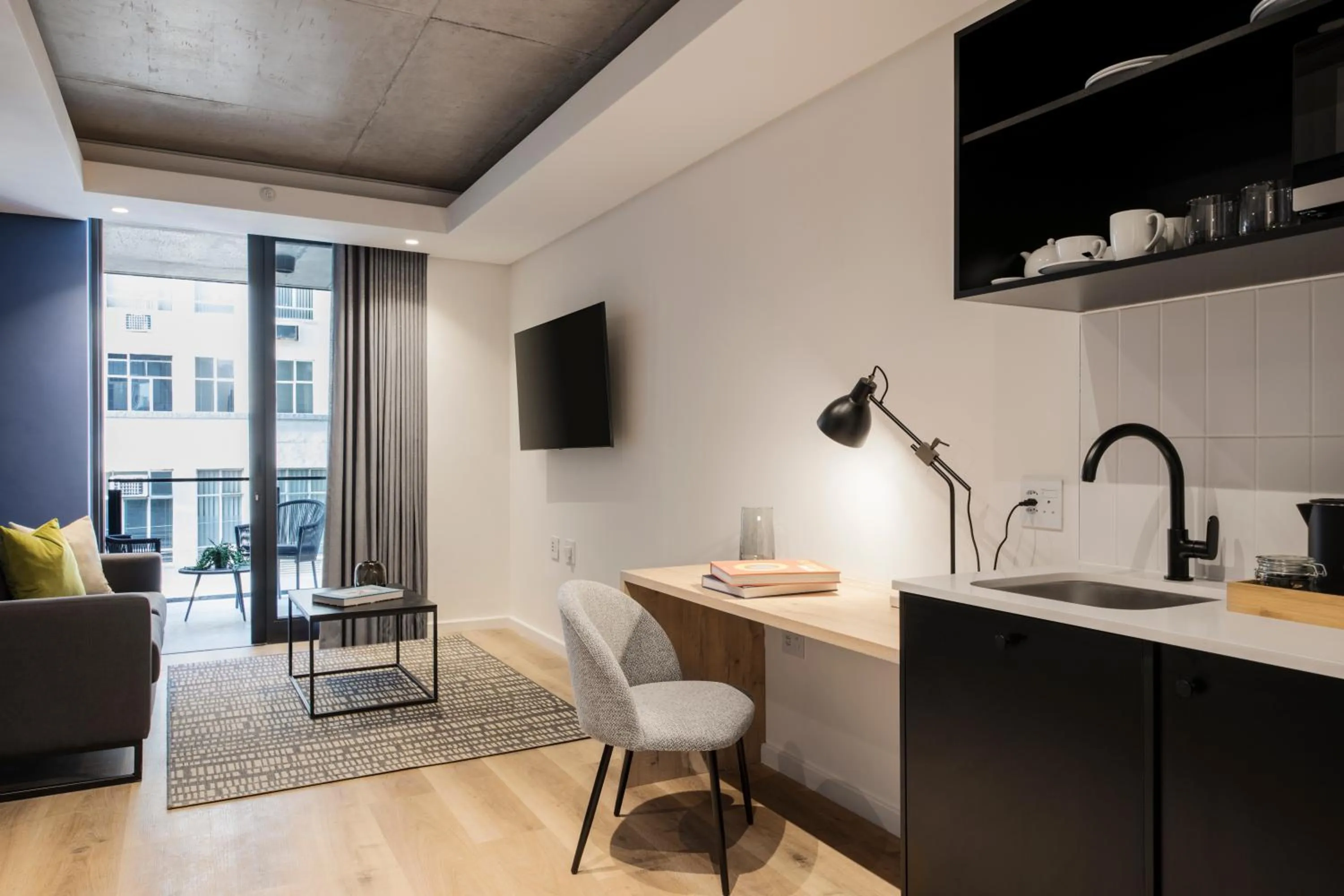 TV and multimedia in Home Suite Hotels Station House