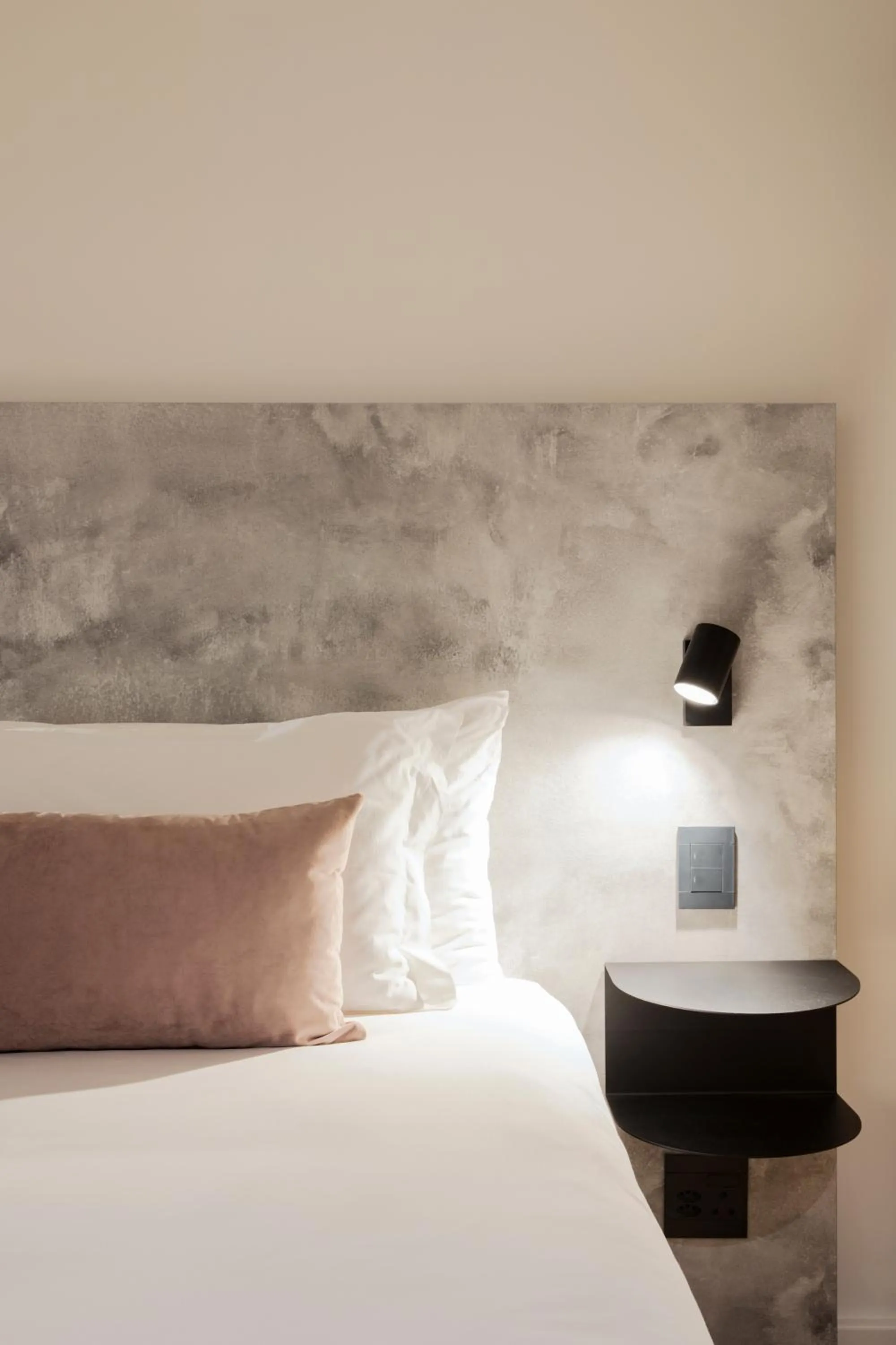 Bed in Home Suite Hotels Station House