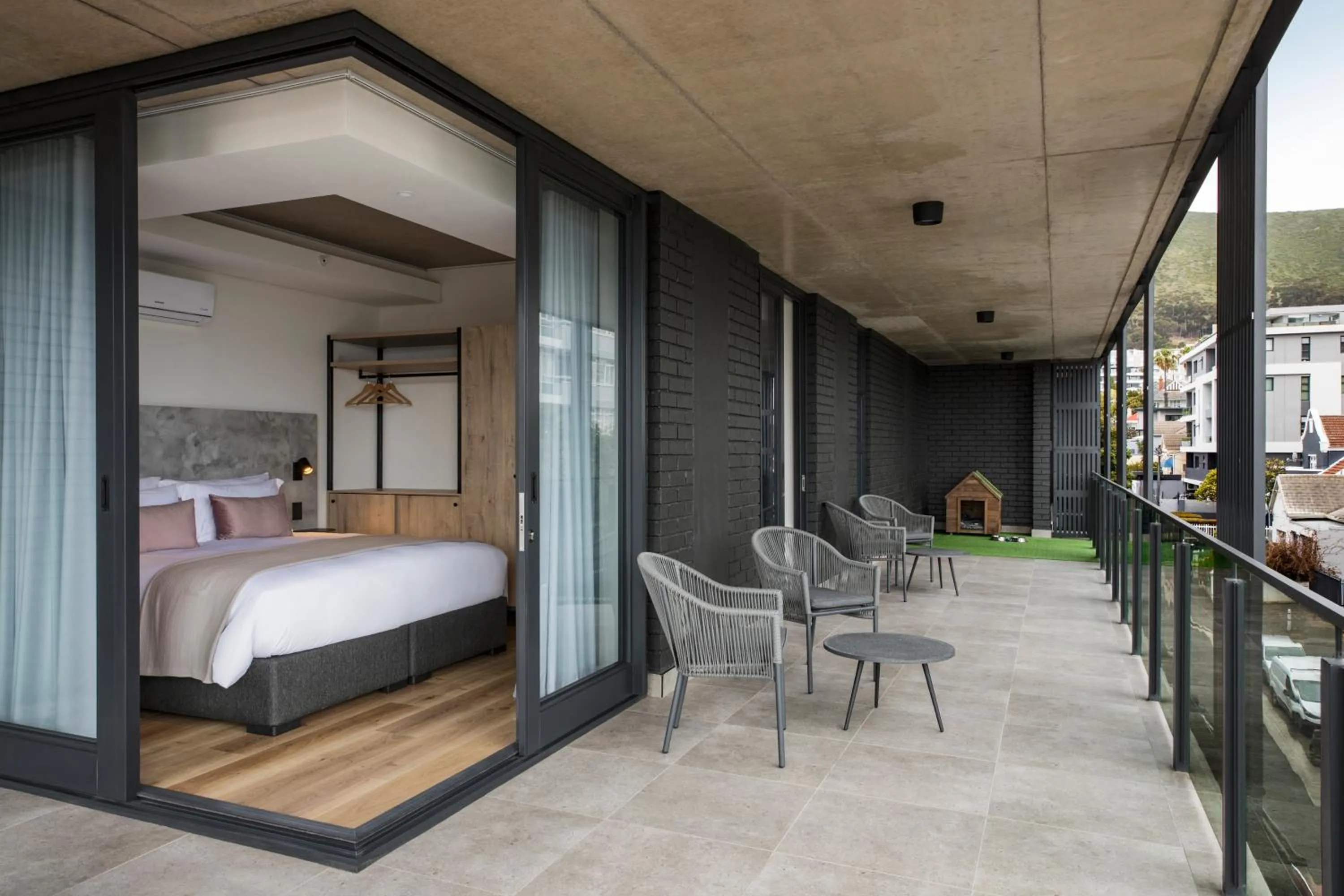 Bed in Home Suite Hotels Station House