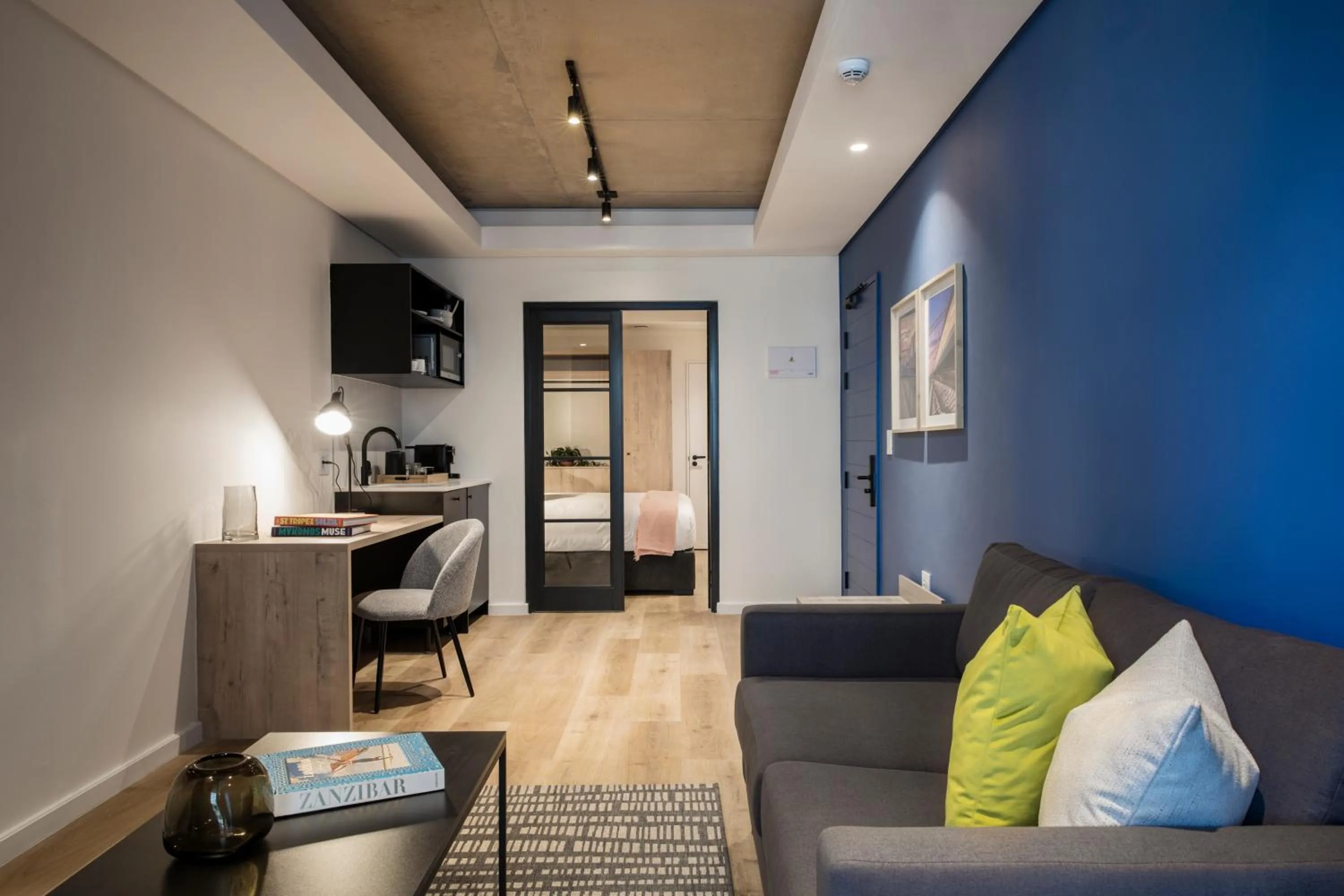 Bed in Home Suite Hotels Station House