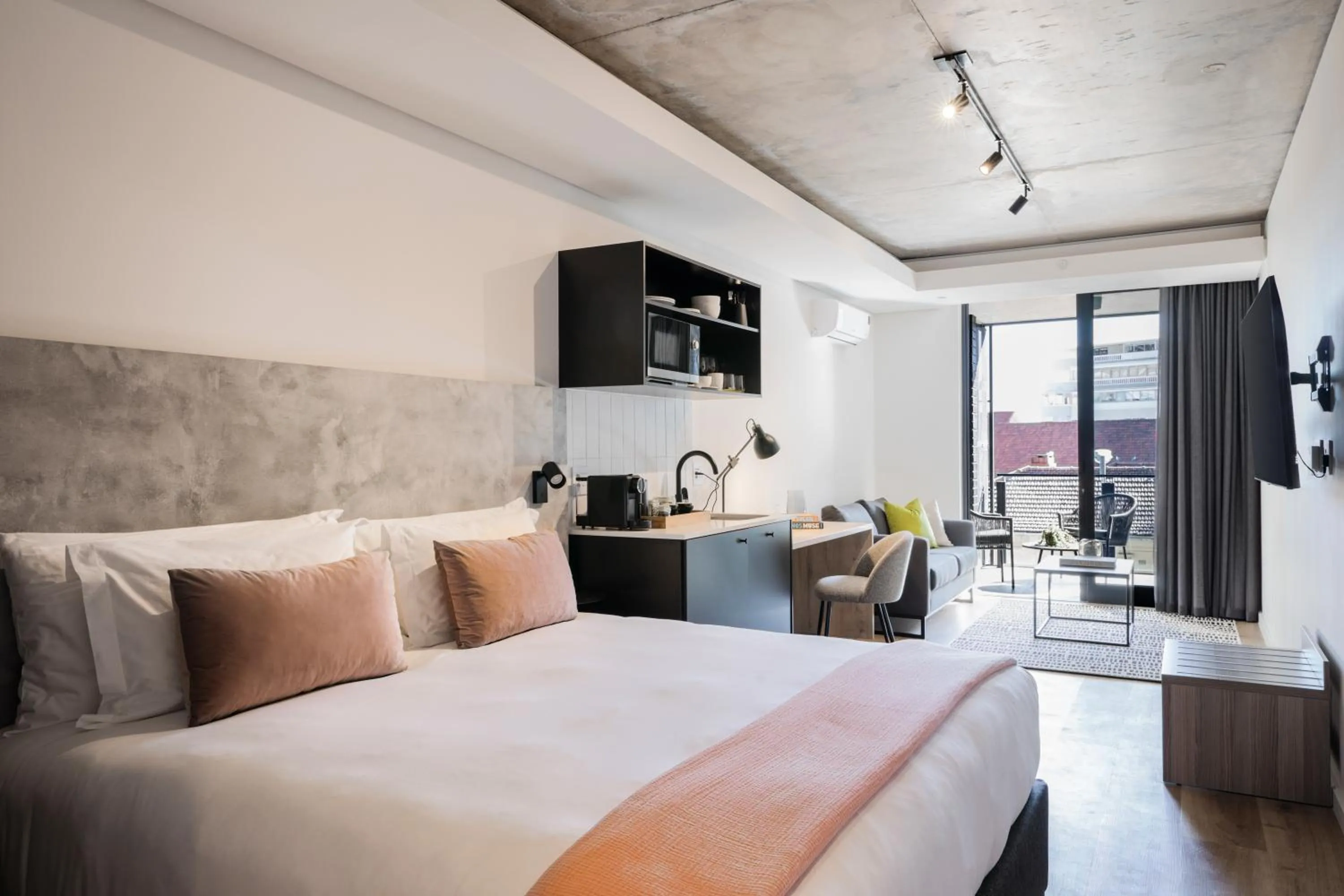 Bed in Home Suite Hotels Station House