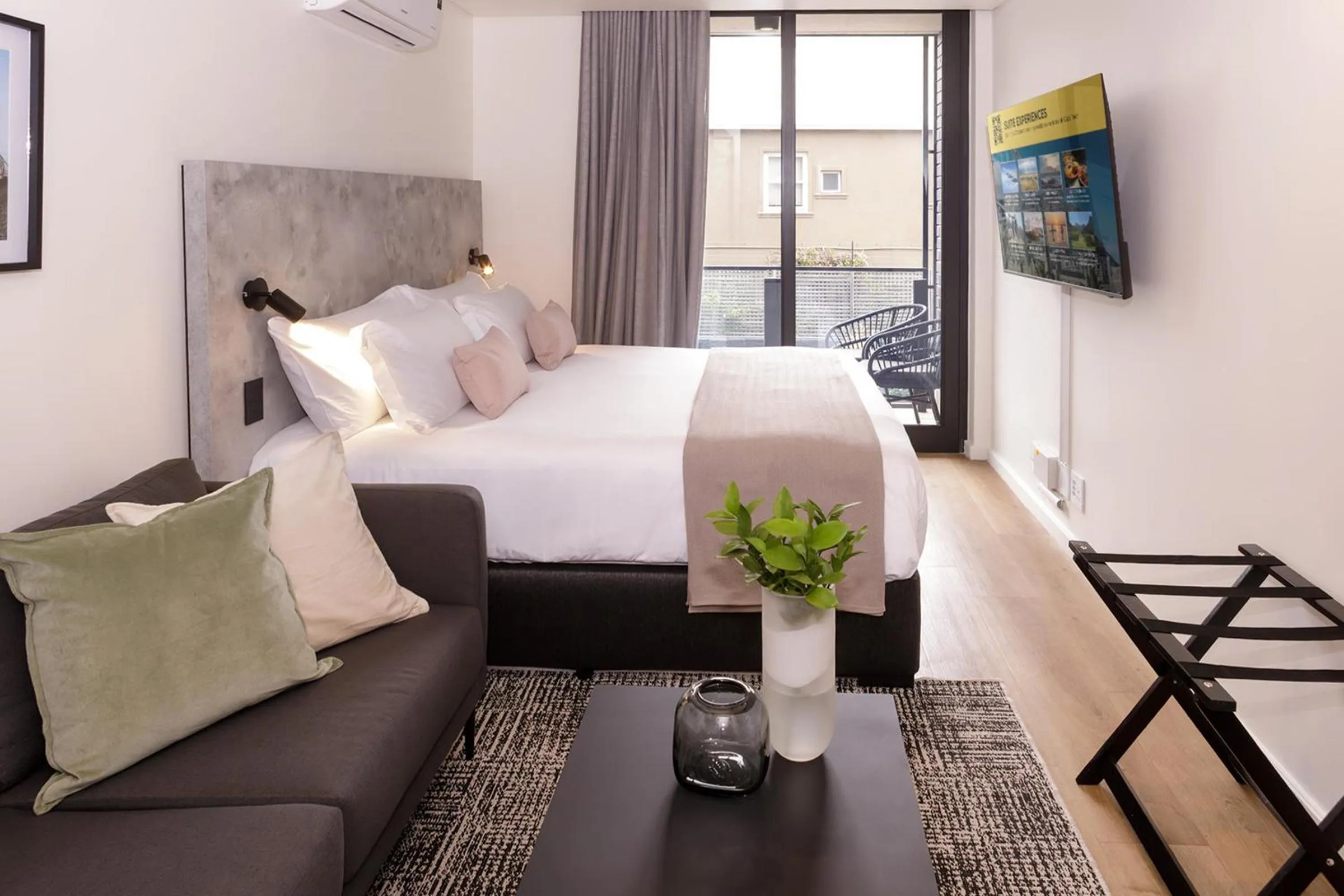 Photo of the whole room, Bed in Home Suite Hotels Station House