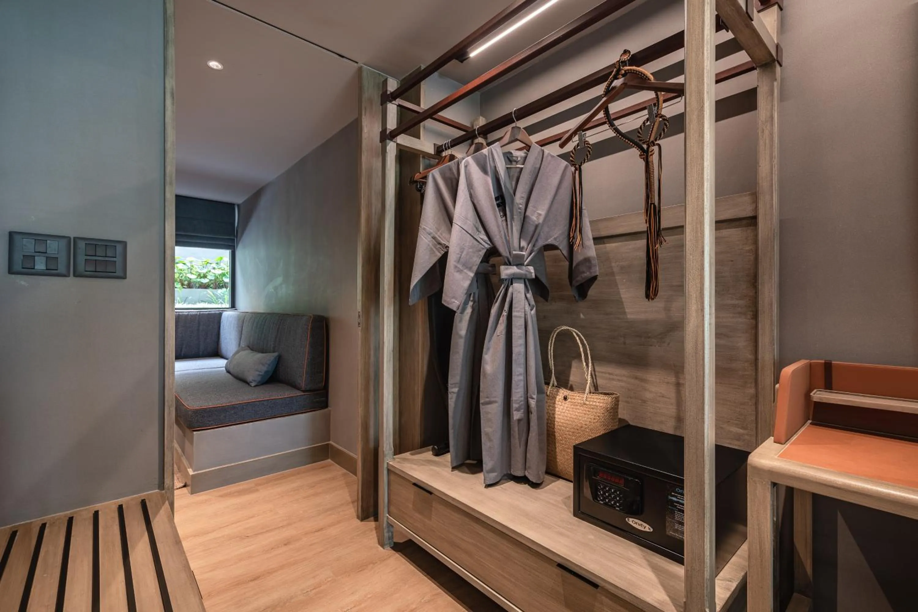 wardrobe, Bed in Thai Fight Hotel