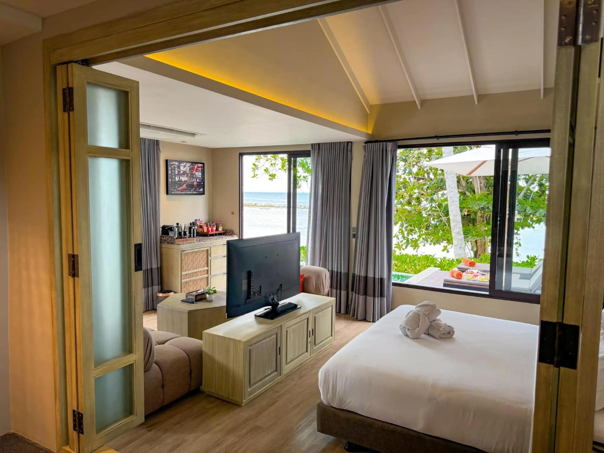 Photo of the whole room, Bed in Thai Fight Hotel