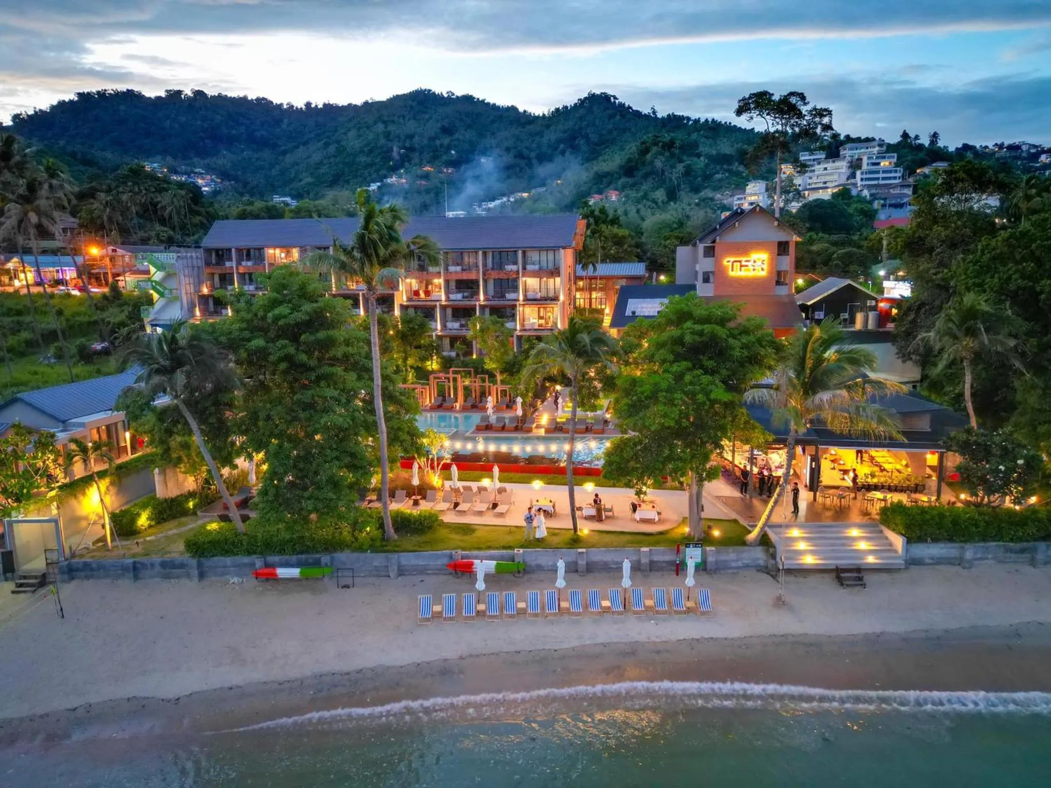 Property building in Thai Fight Hotel