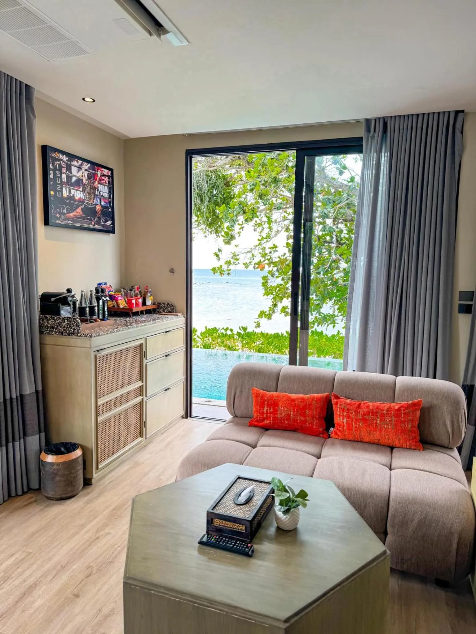 Coffee/tea facilities in Thai Fight Hotel