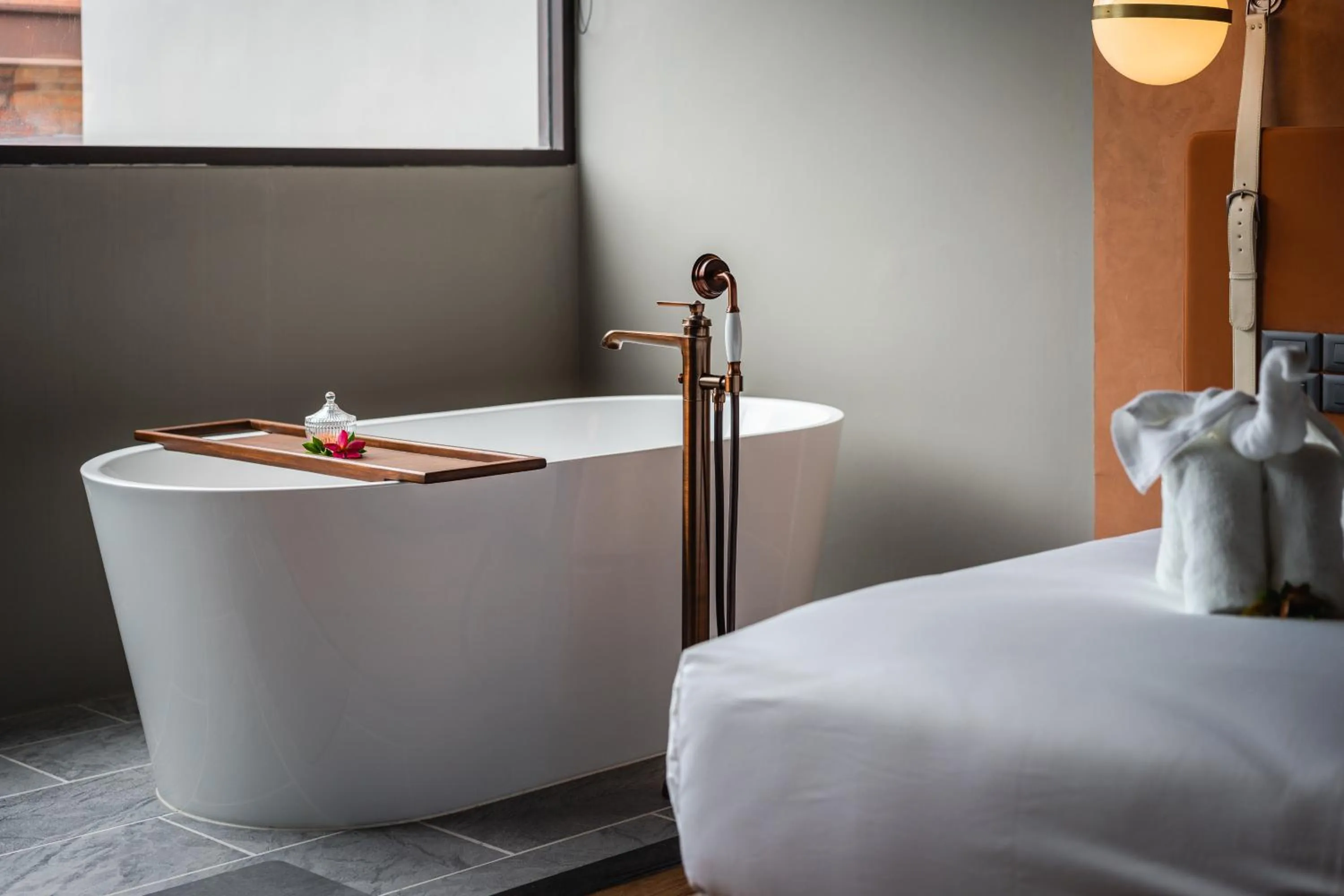 Bath, Bed in Thai Fight Hotel