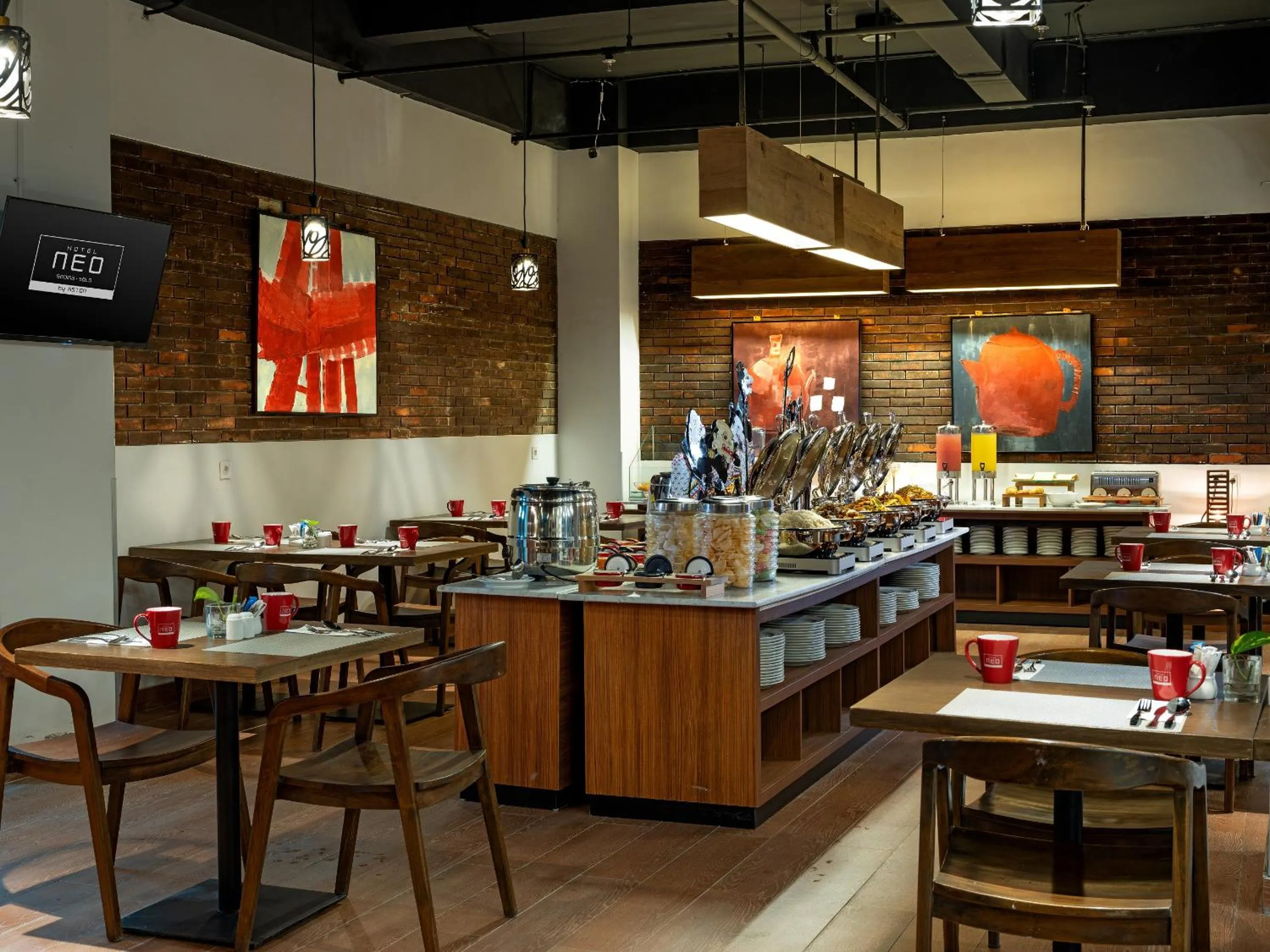 Restaurant/places to eat in Hotel Neo Gading Solo