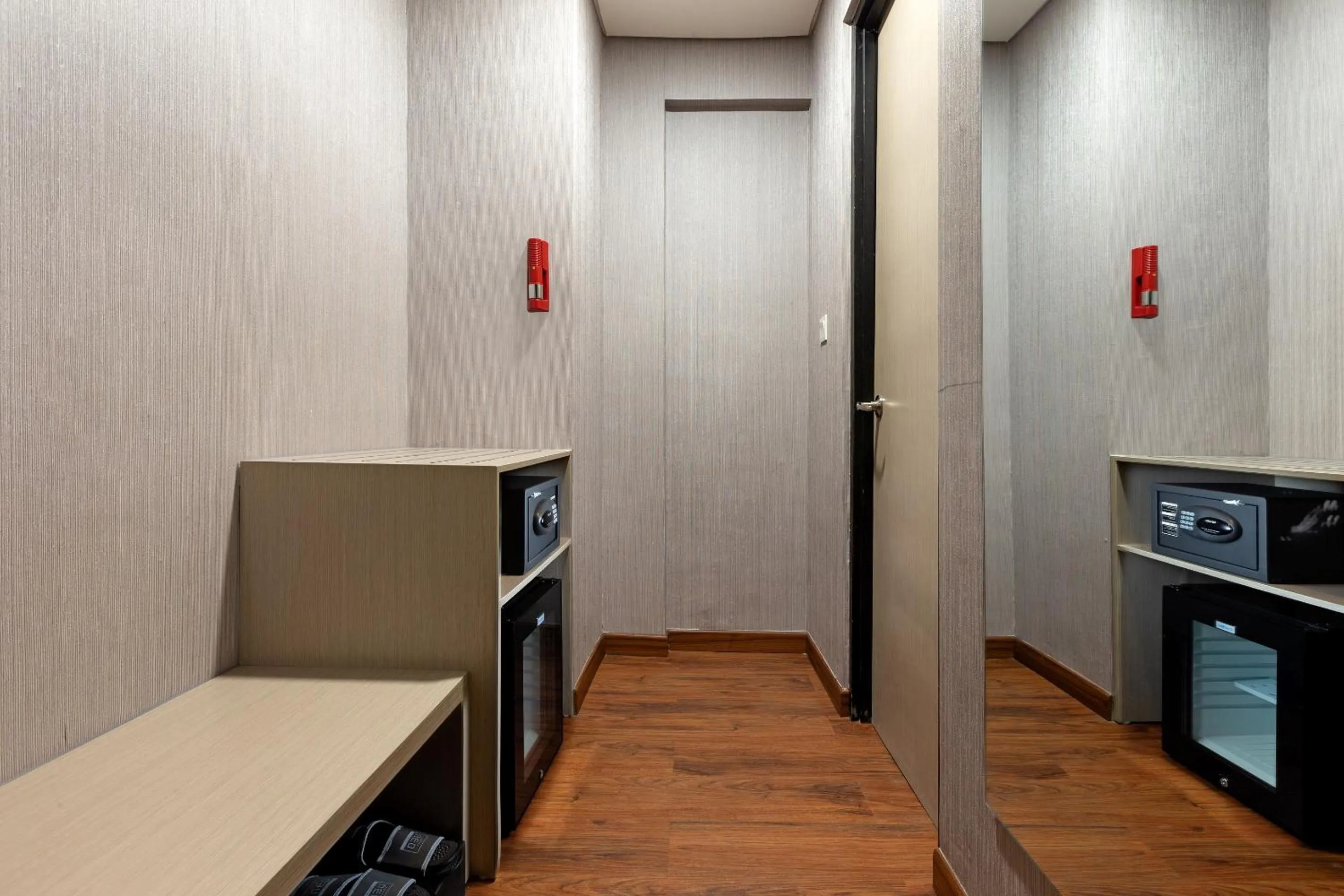 wardrobe in Hotel Neo Gading Solo
