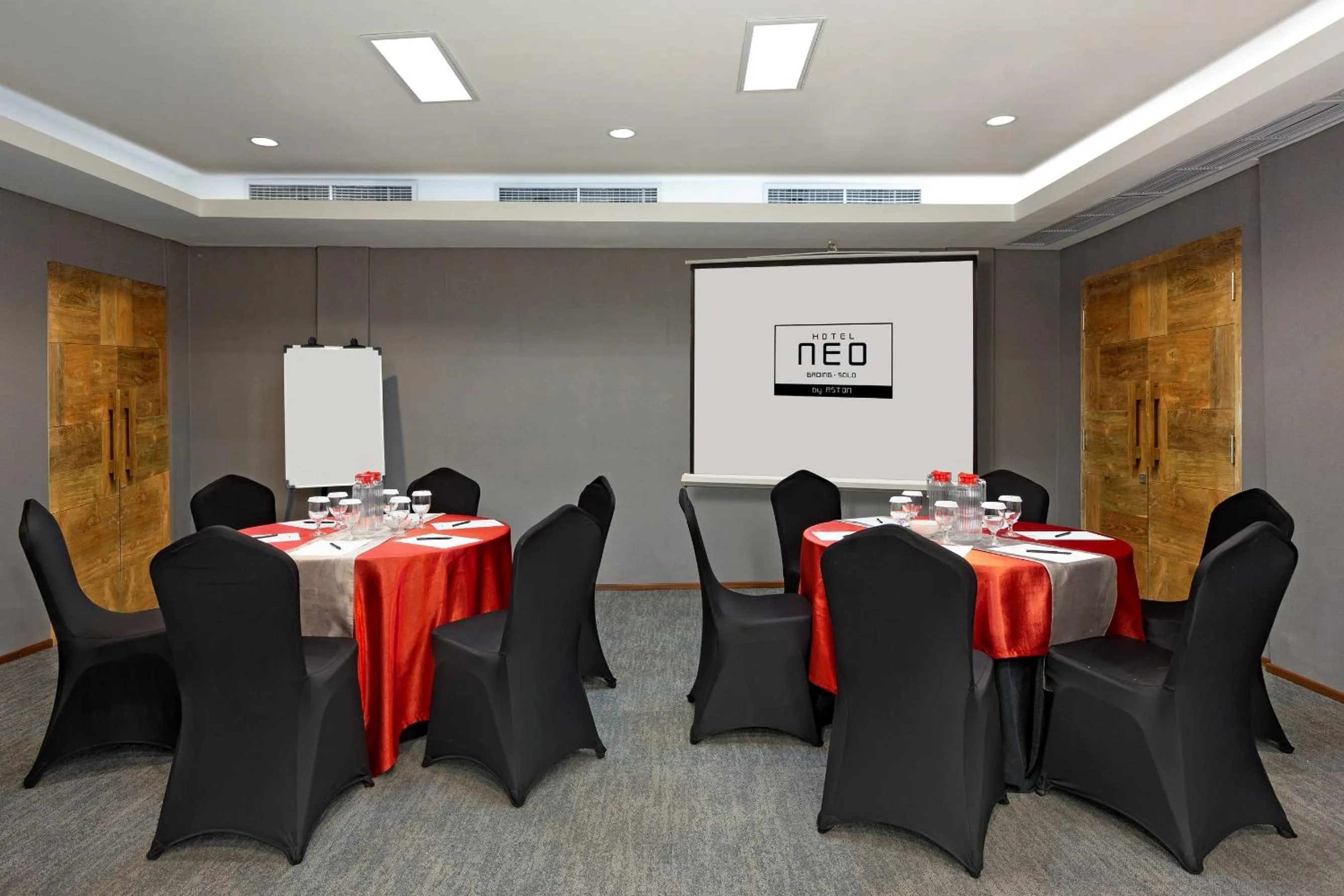 Meeting/conference room in Hotel Neo Gading Solo