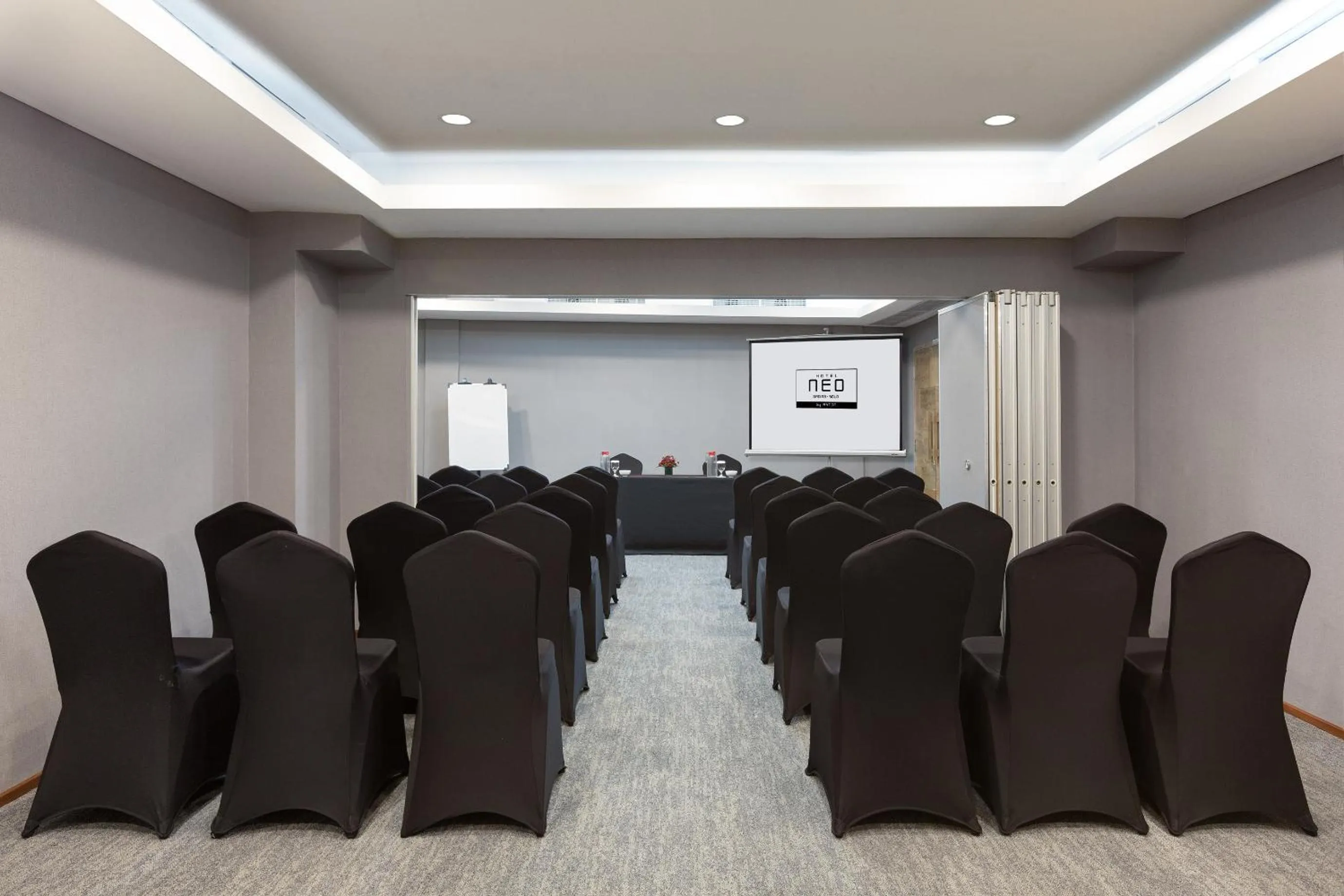 Meeting/conference room in Hotel Neo Gading Solo