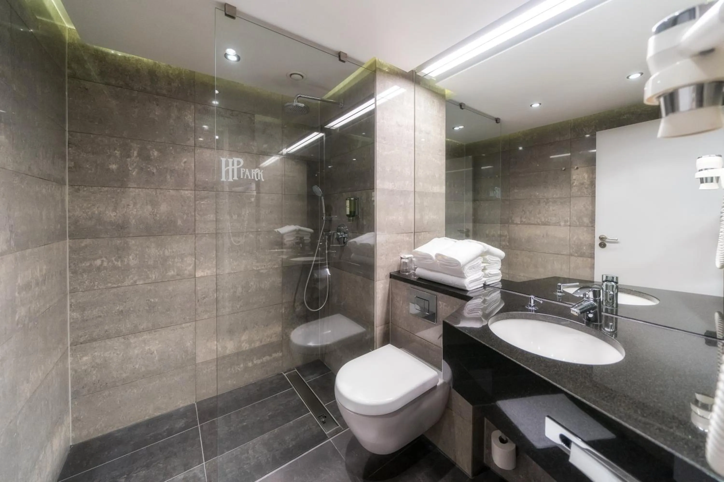 Shower in Hotel HP Park