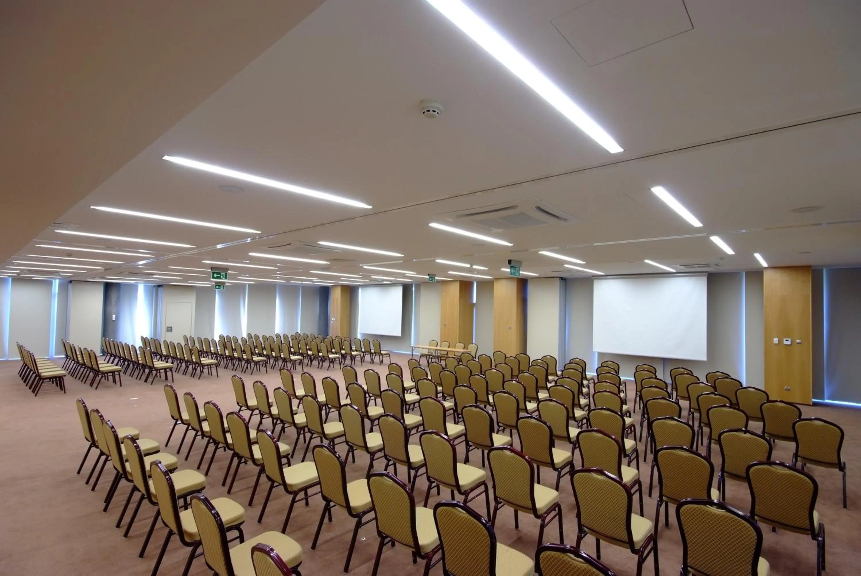 Business facilities in Hotel HP Park