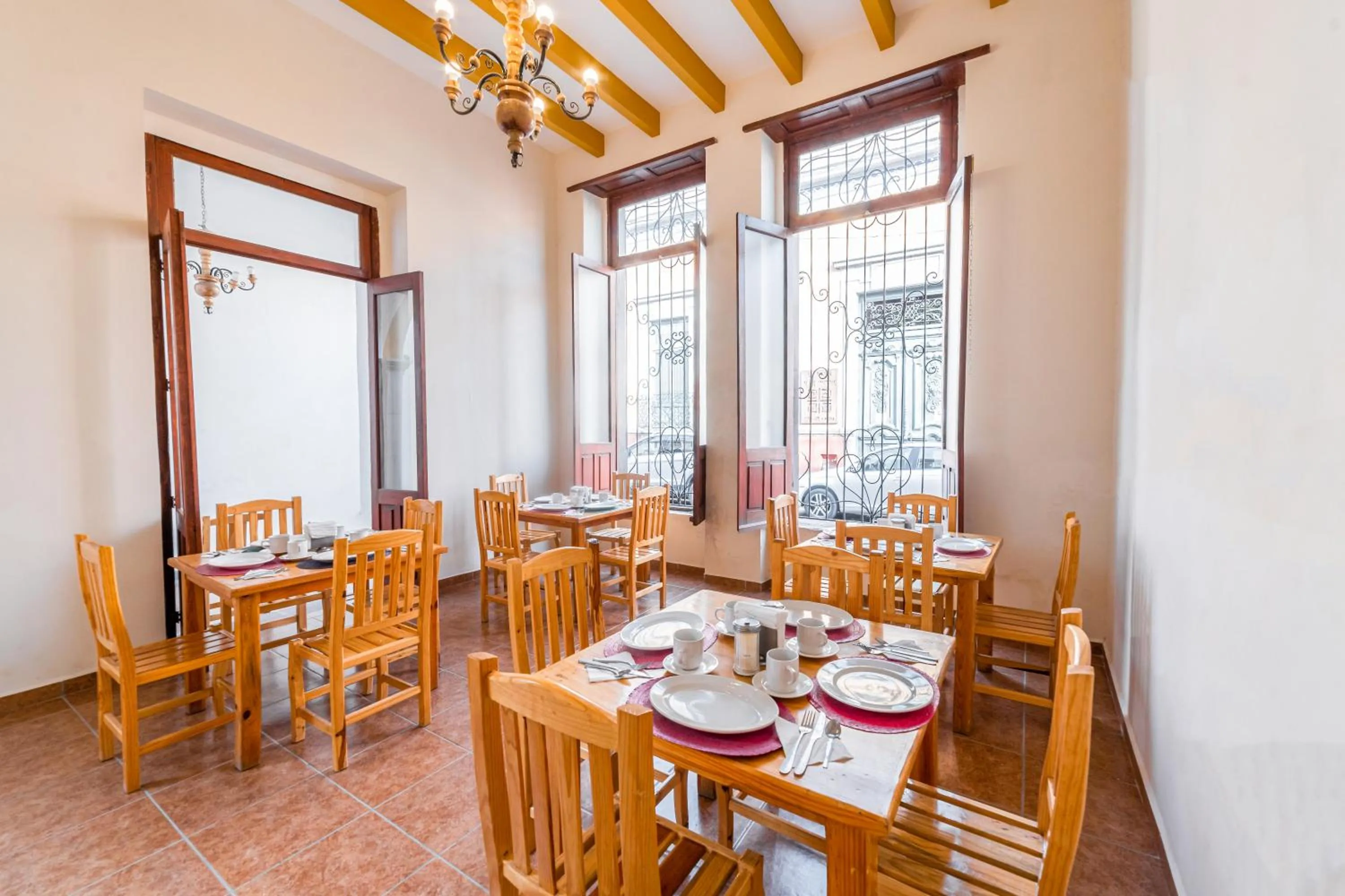 Restaurant/places to eat in Hotel Meson de Carolina