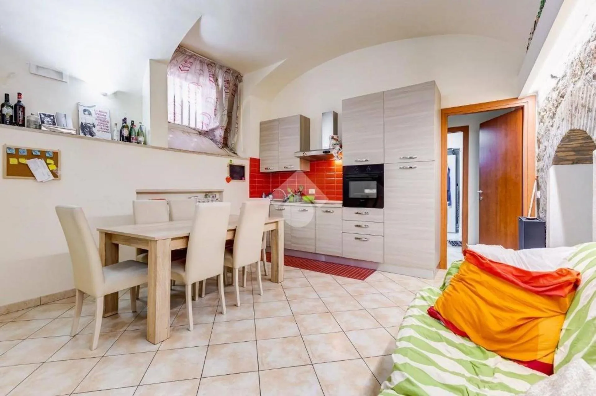 Communal kitchen in Casa particular underground