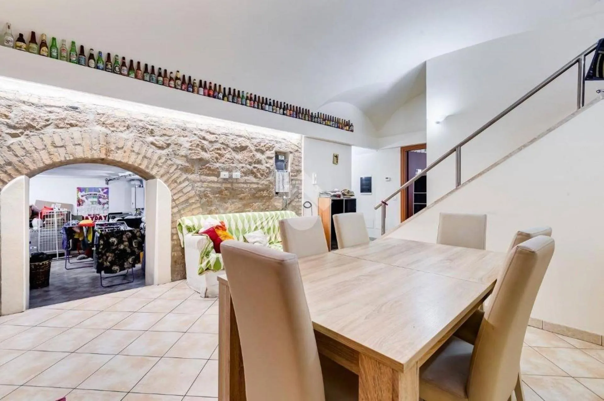 Communal kitchen in Casa particular underground