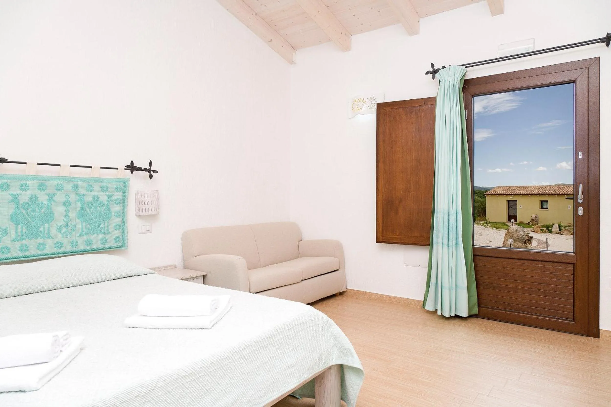 Photo of the whole room in B&B Terra e Smeralda