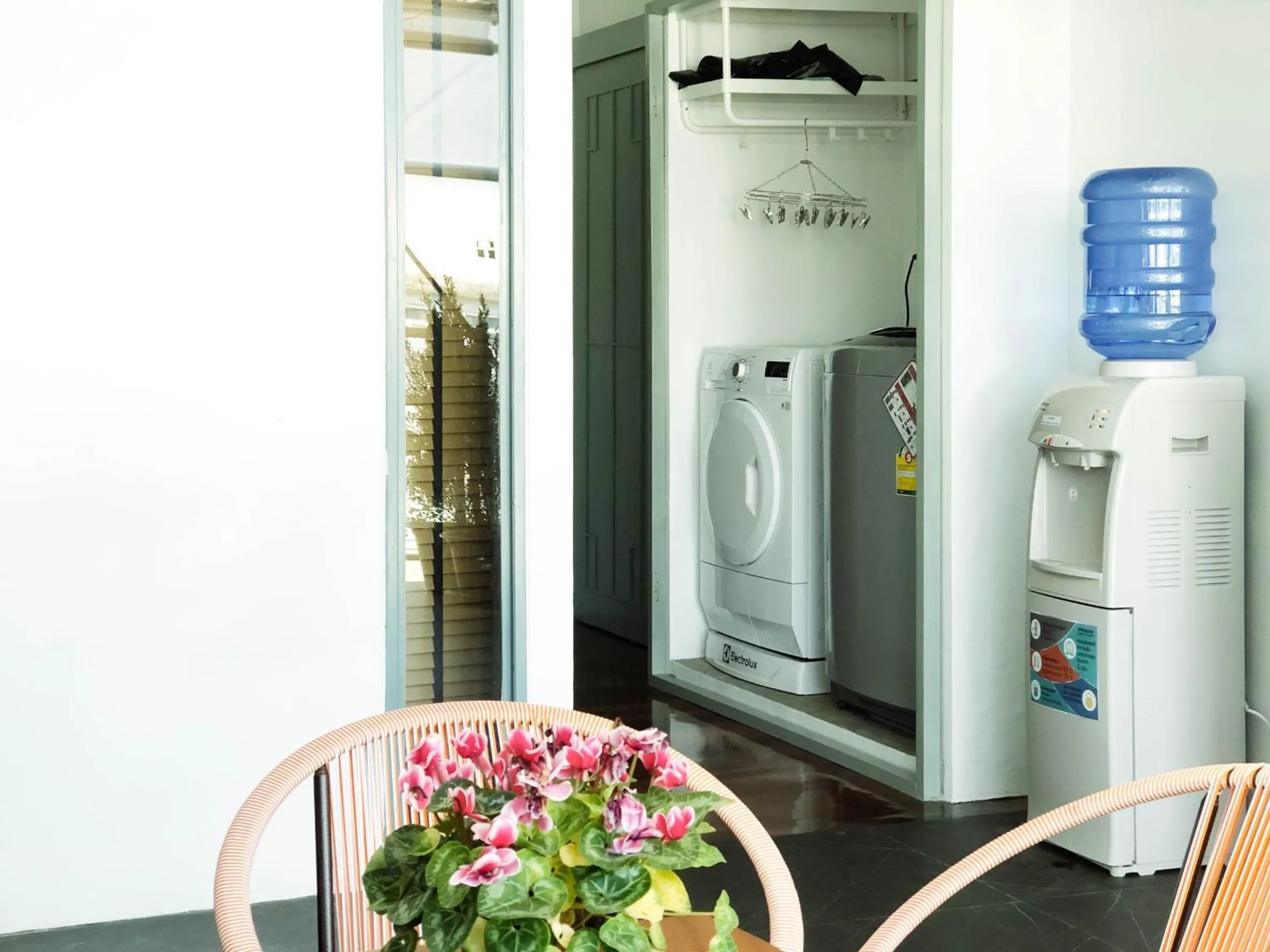 Communal lounge/ TV room in Tongsiam