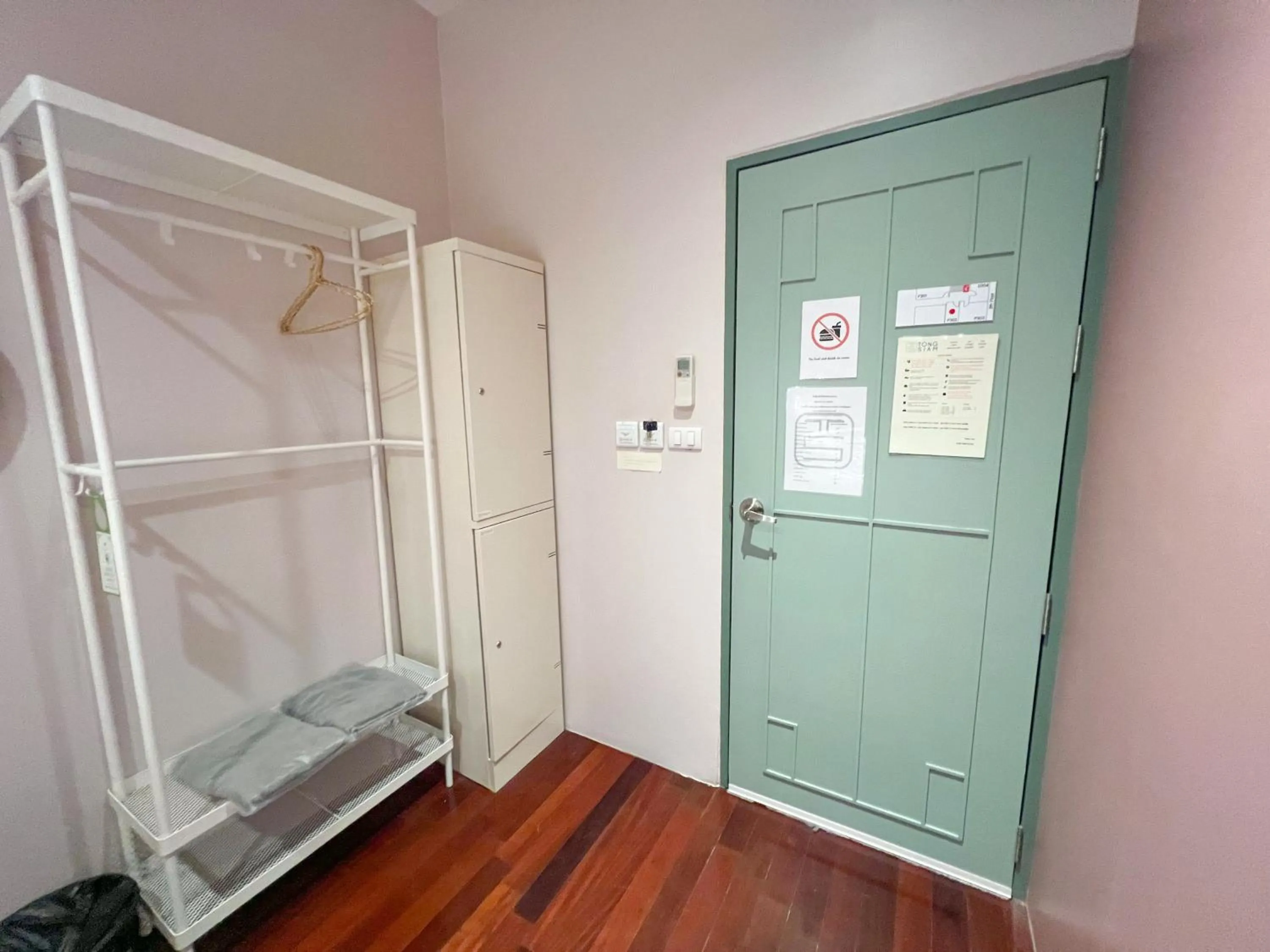 wardrobe, Bathroom in Tongsiam