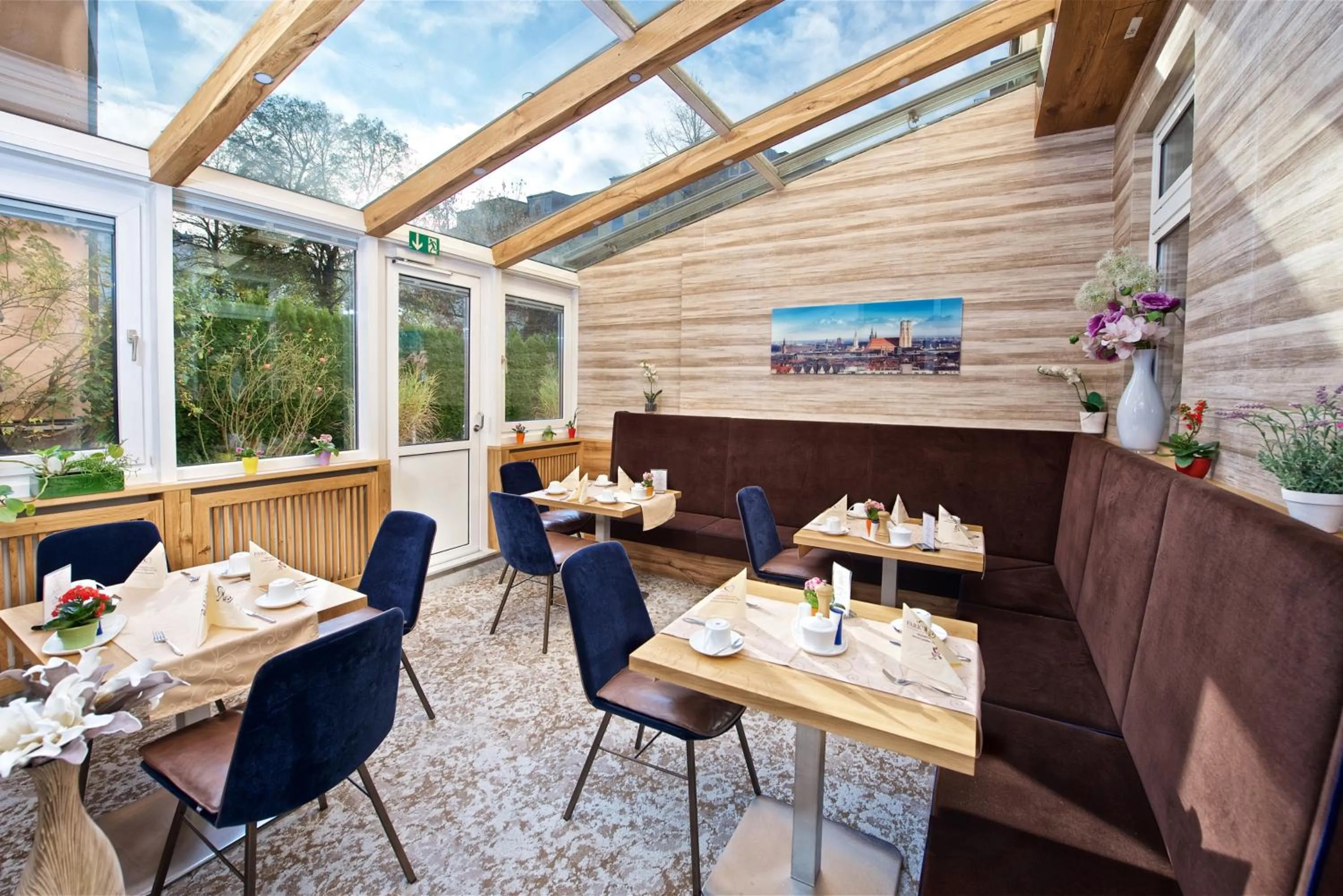 Restaurant/places to eat in Park Hotel Laim Serviced Apartments