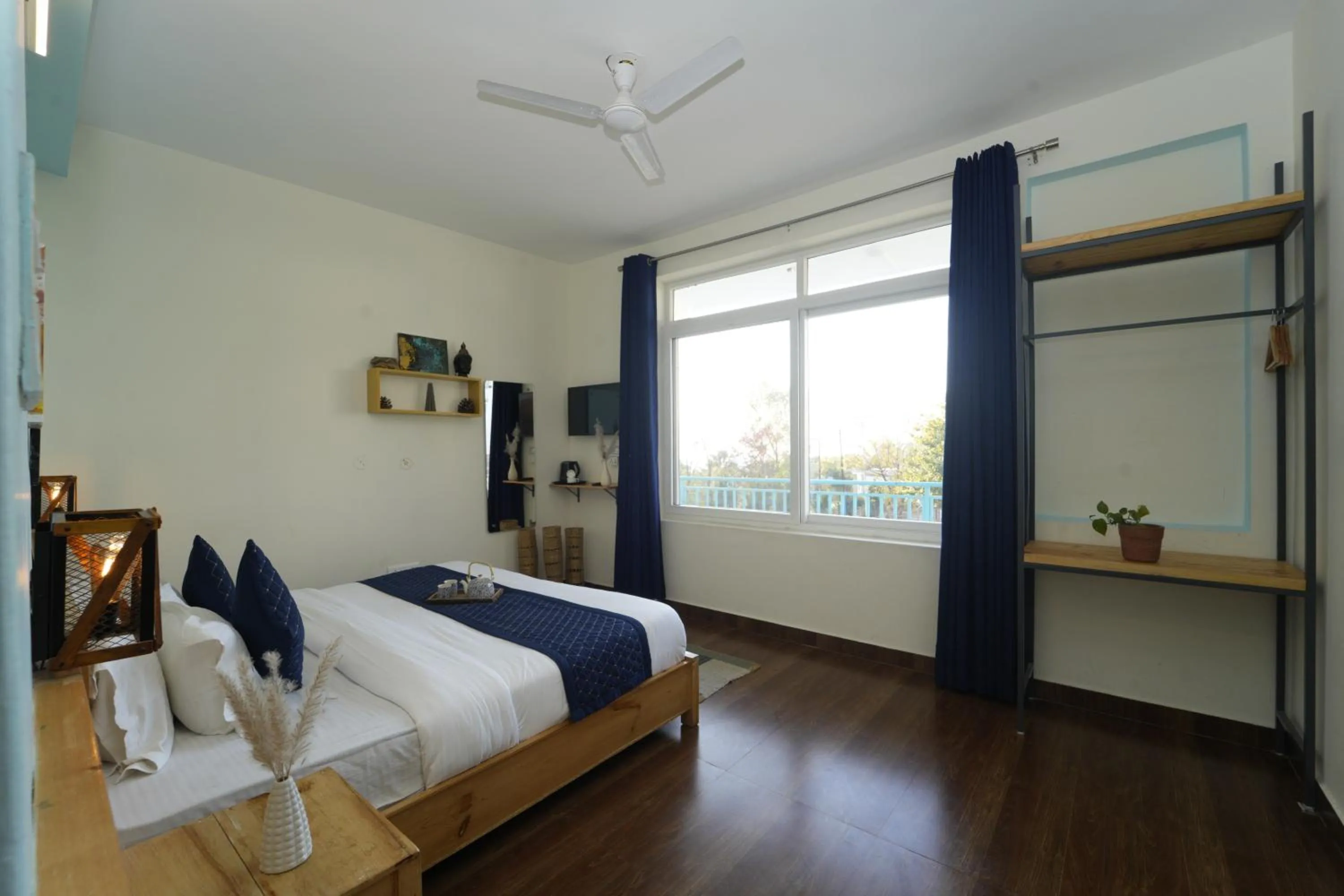 Bed in Chokling ArtHouse - The Treasure of Himalayas