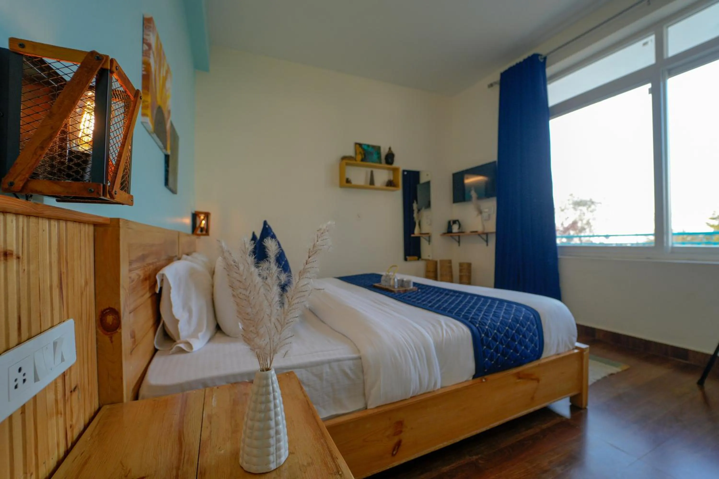 Photo of the whole room, Bed in Chokling ArtHouse - The Treasure of Himalayas