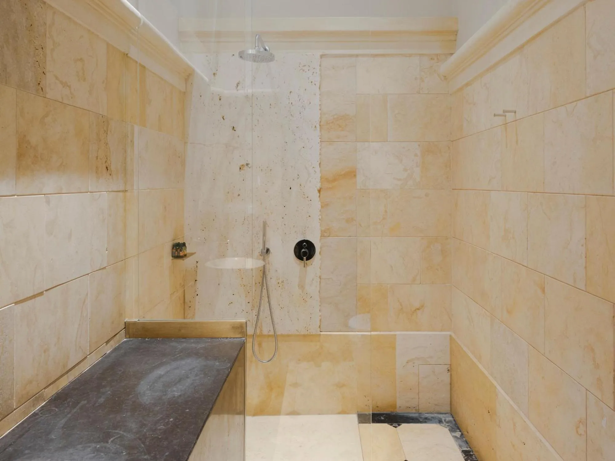 Shower in Hotel Pod Różą