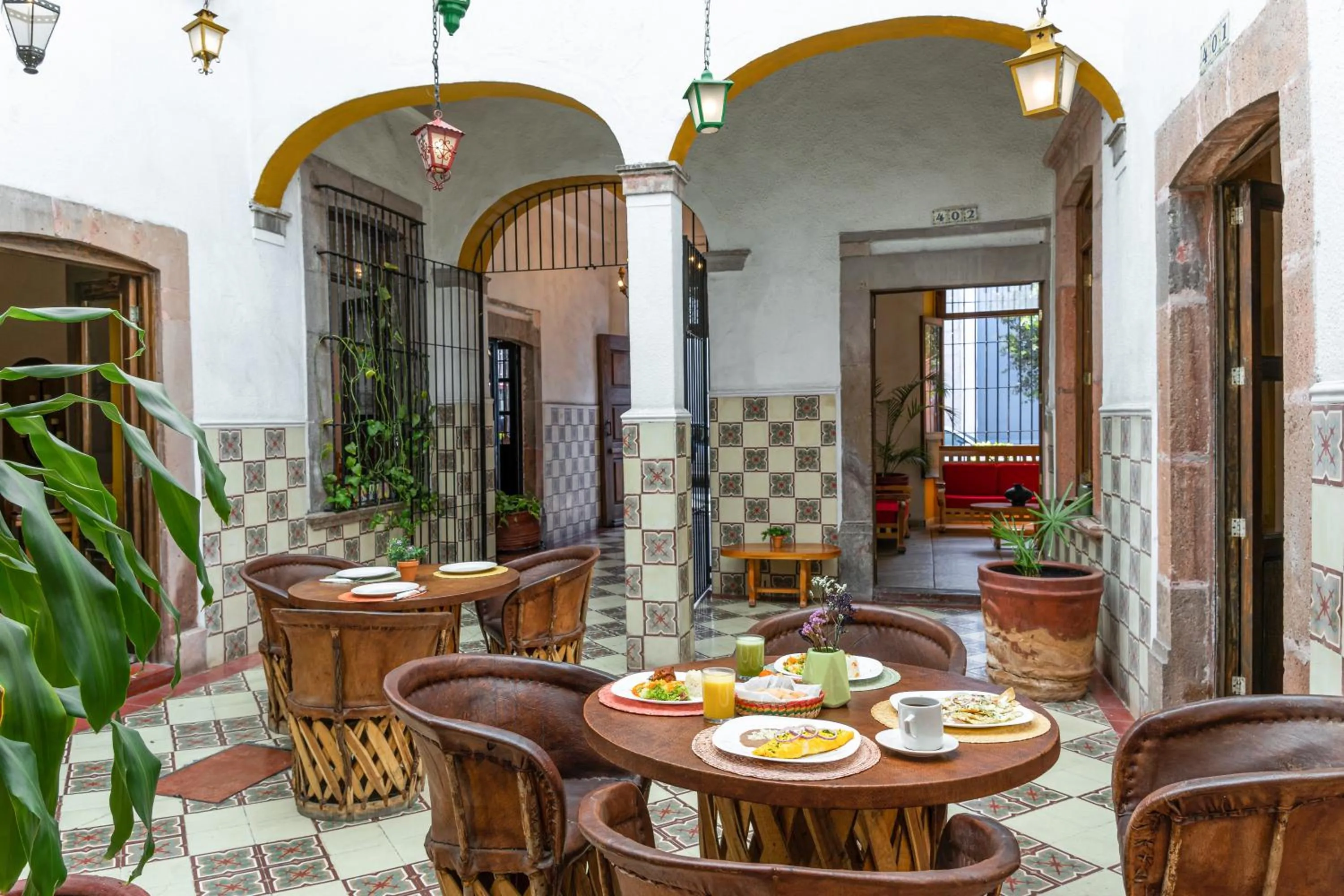 Restaurant/places to eat in Hotel Meson de Isabel