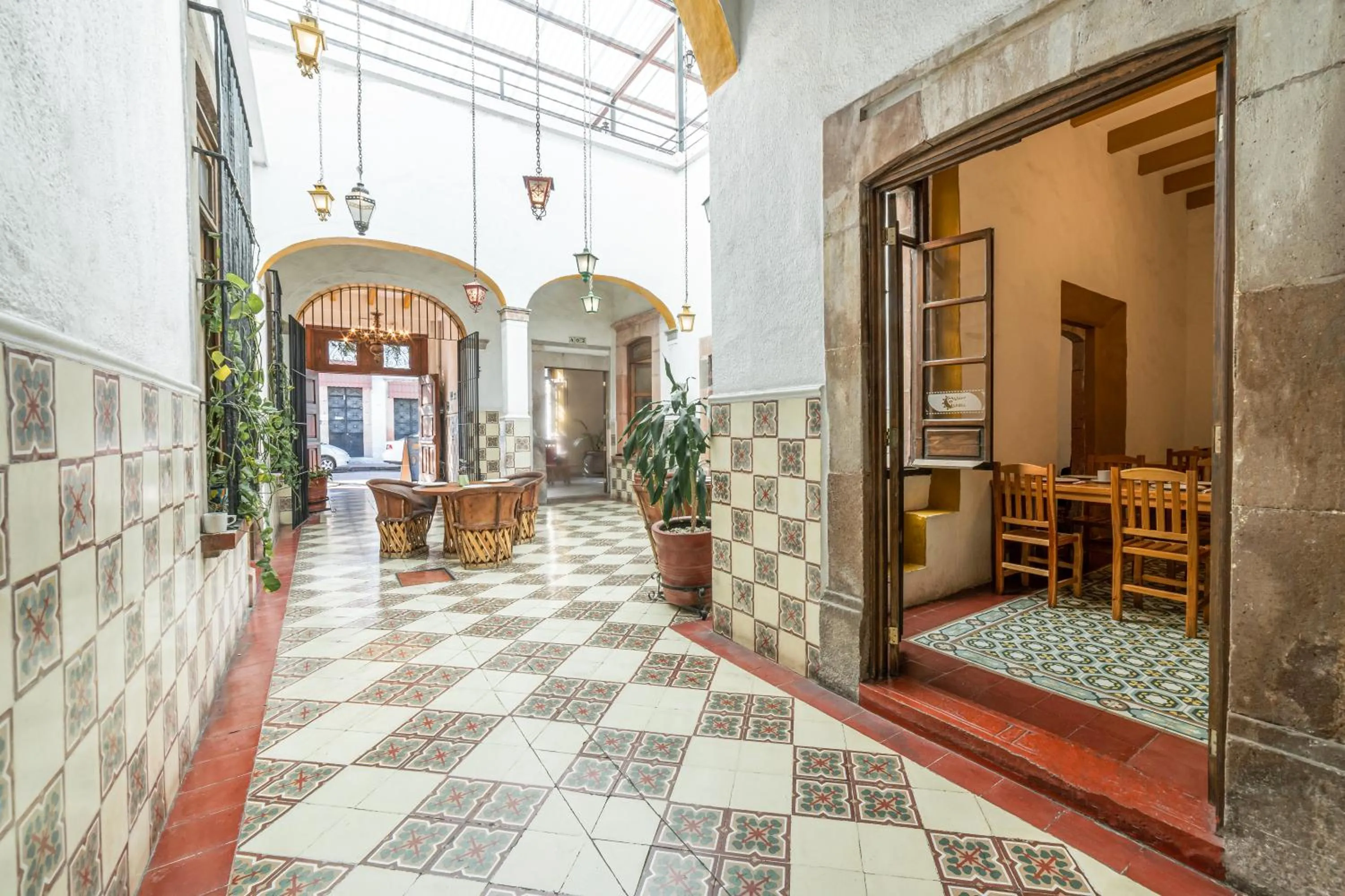 Restaurant/places to eat in Hotel Meson de Isabel