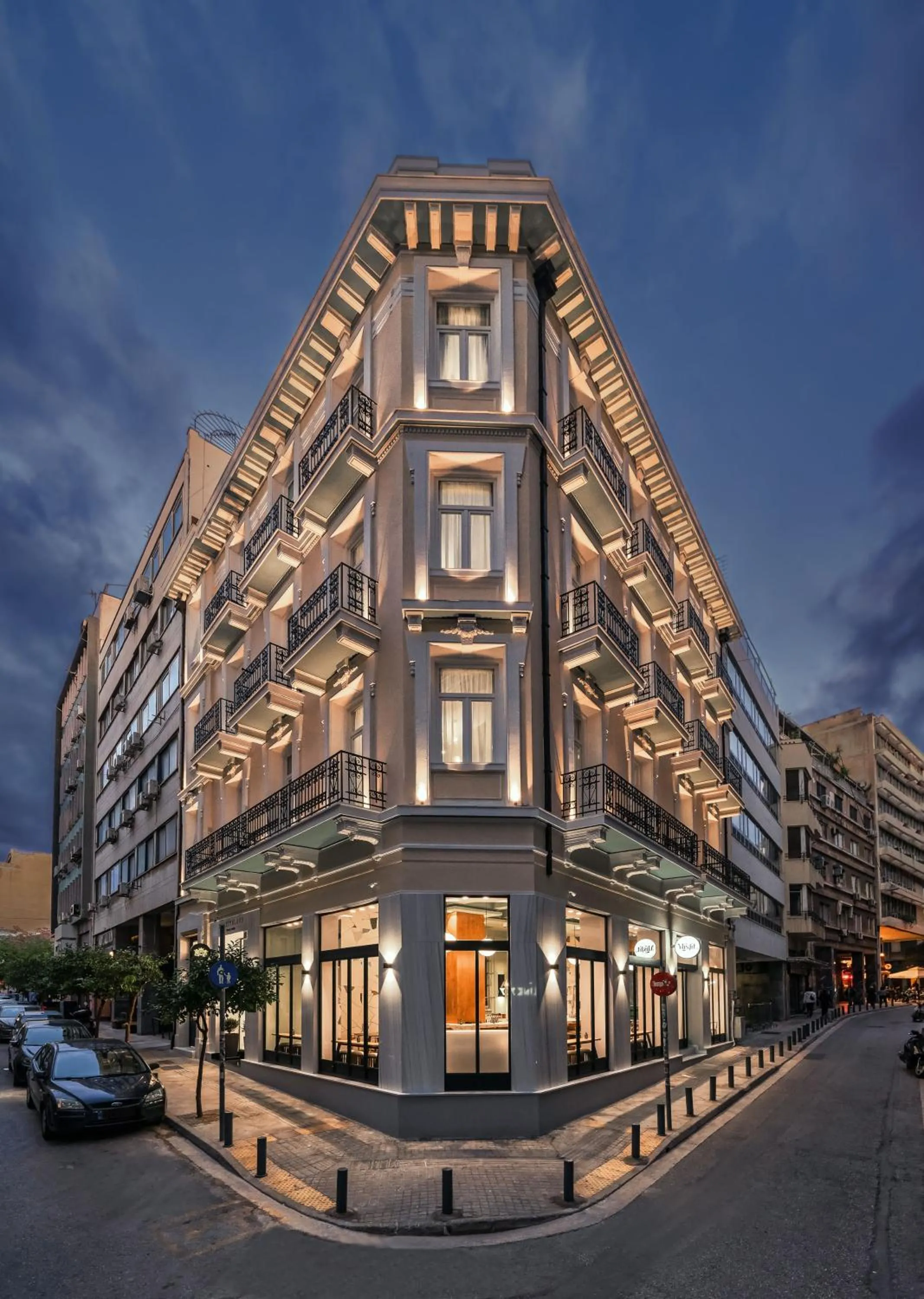 Property building in Praxitelous Luxury Suites