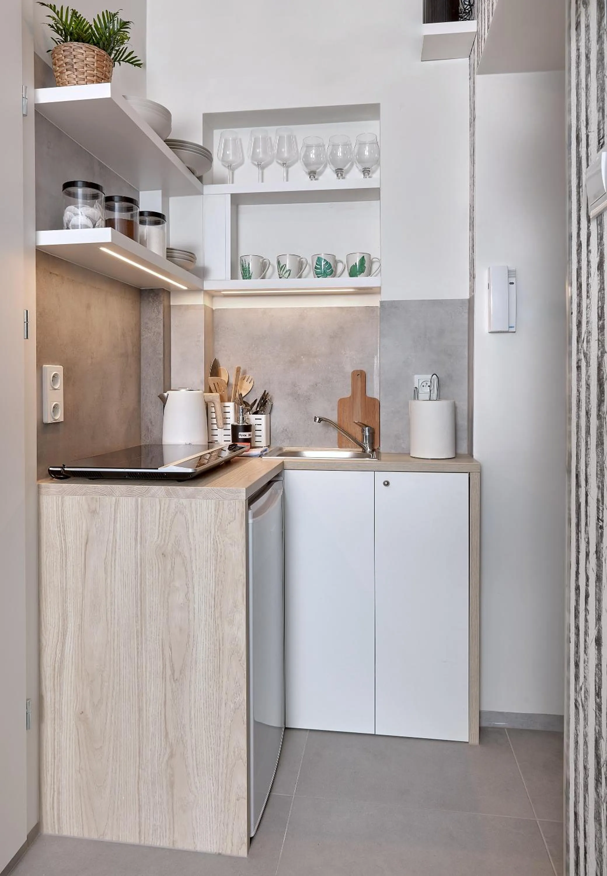 Kitchen or kitchenette in Tatamka Hostel