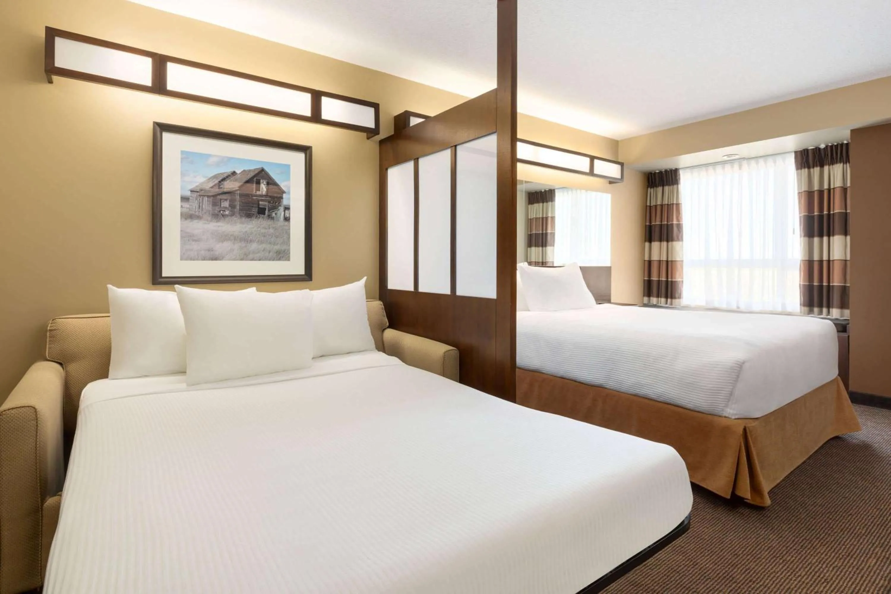 Photo of the whole room, Bed in Microtel Inn and Suites by Wyndham Weyburn